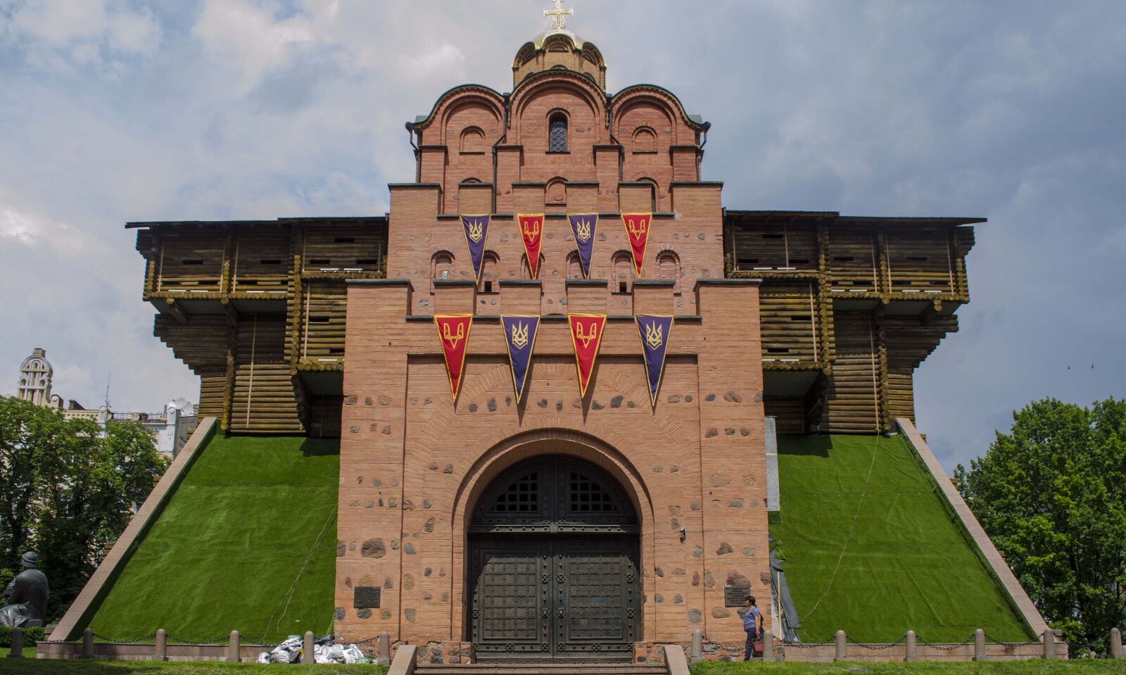 Nikon D5100 sample photo. Gate, fortress, shaft photography