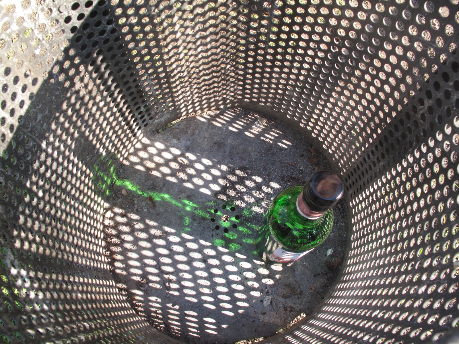 Canon PowerShot G10 sample photo. Bottle, garbage can, garbage photography