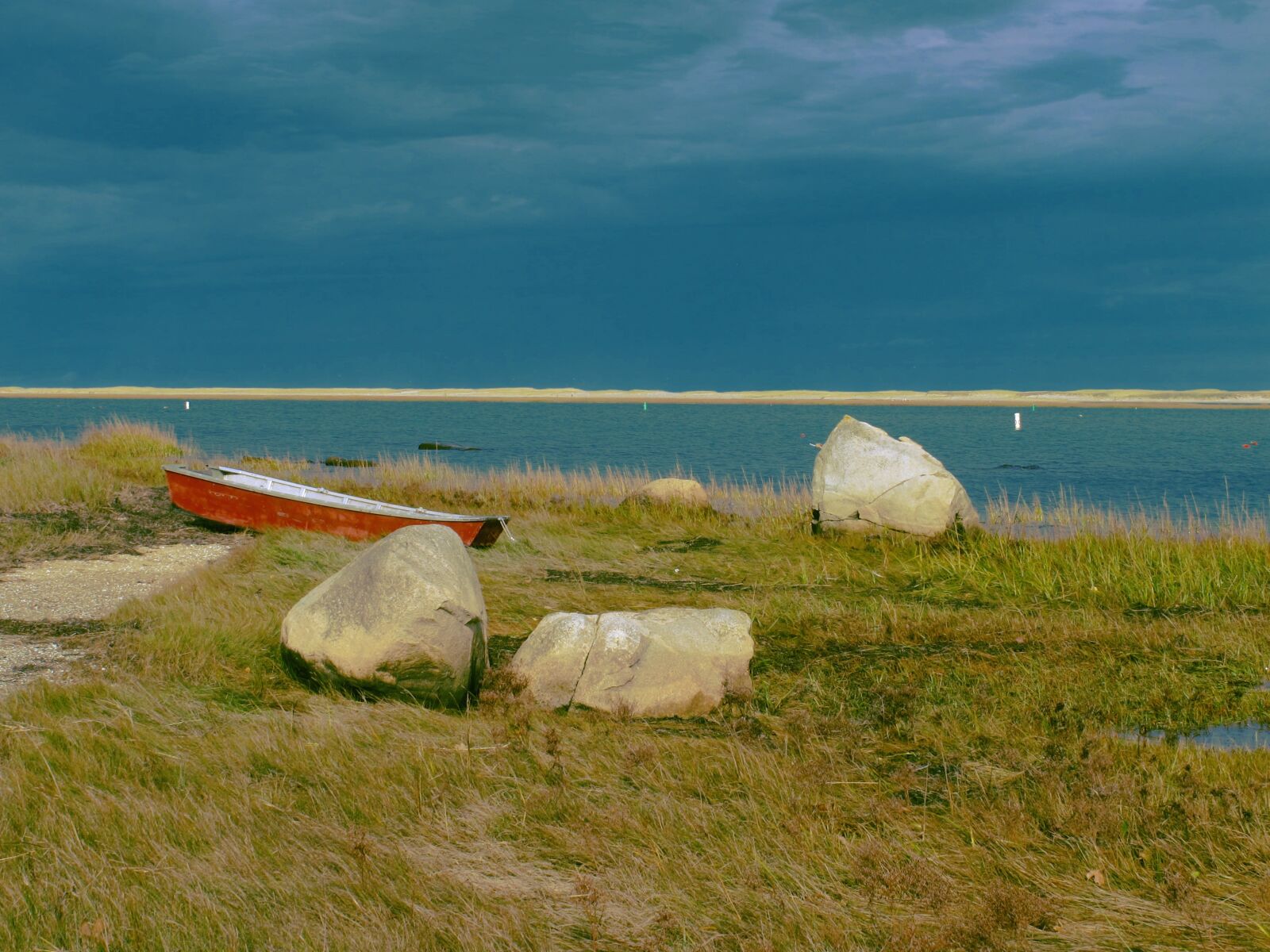 Canon PowerShot G12 sample photo. Boat, red, grass photography