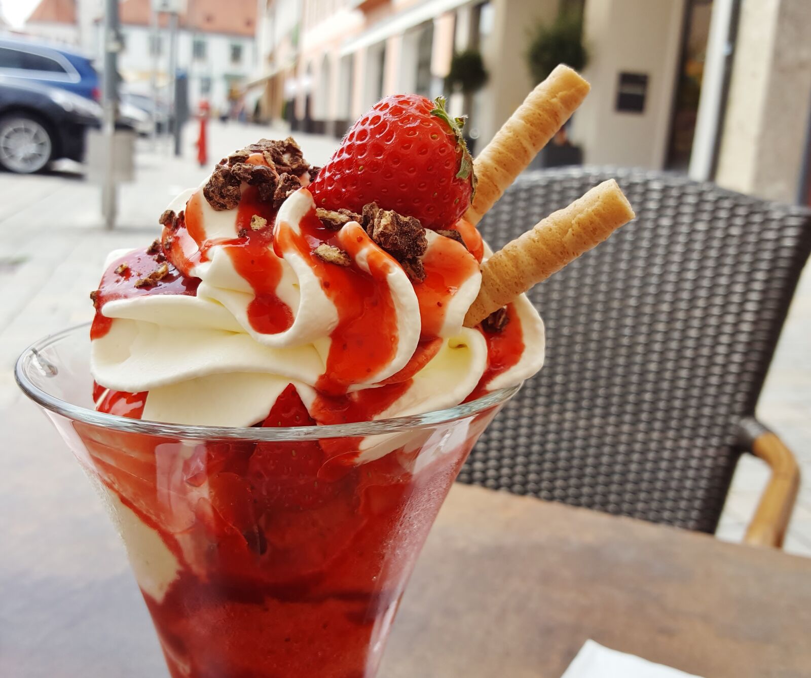 Samsung Galaxy S6 sample photo. Ice cream sundae, strawberries photography