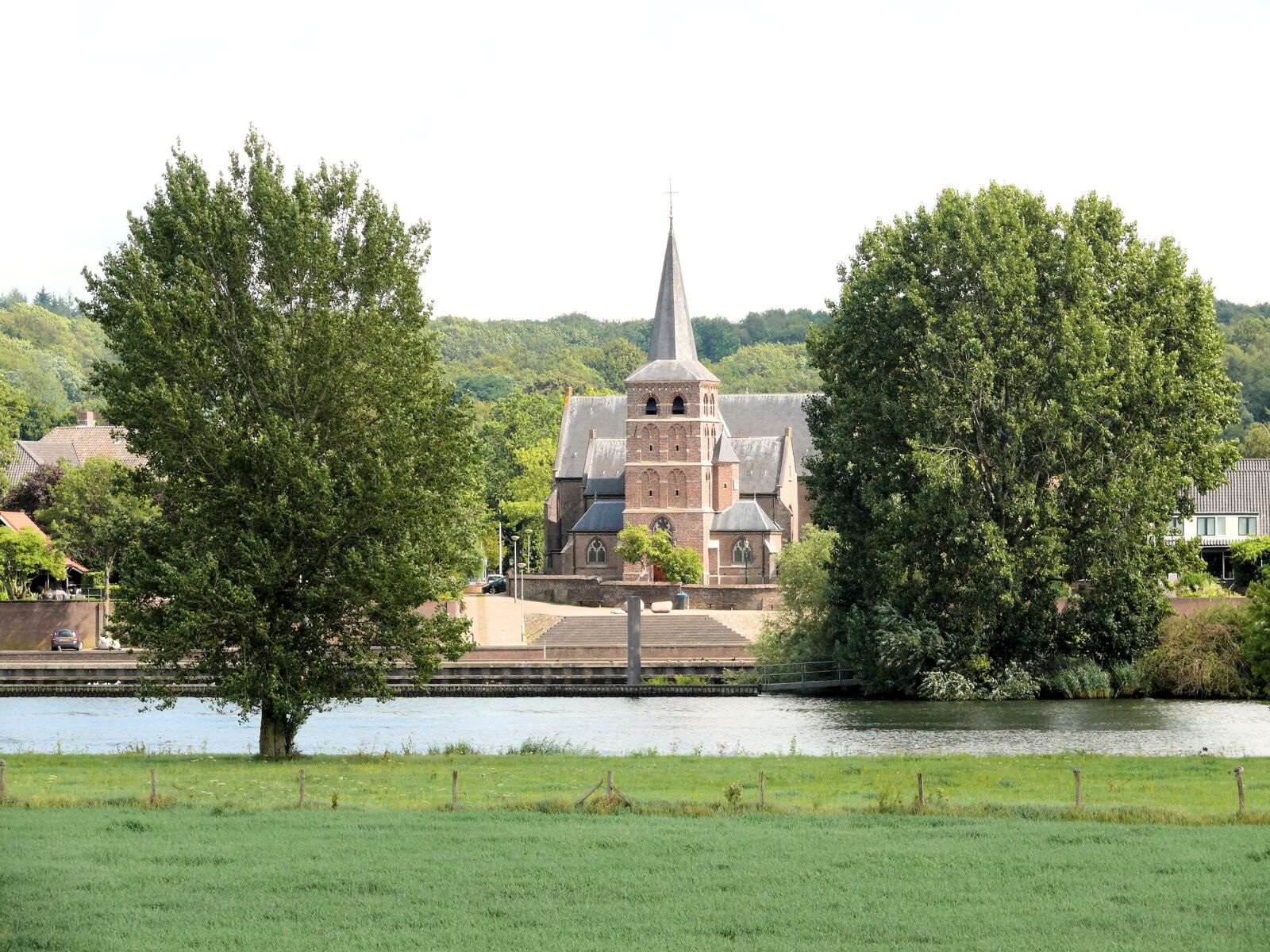 Panasonic DMC-FZ50 sample photo. Batenburg, place, river photography
