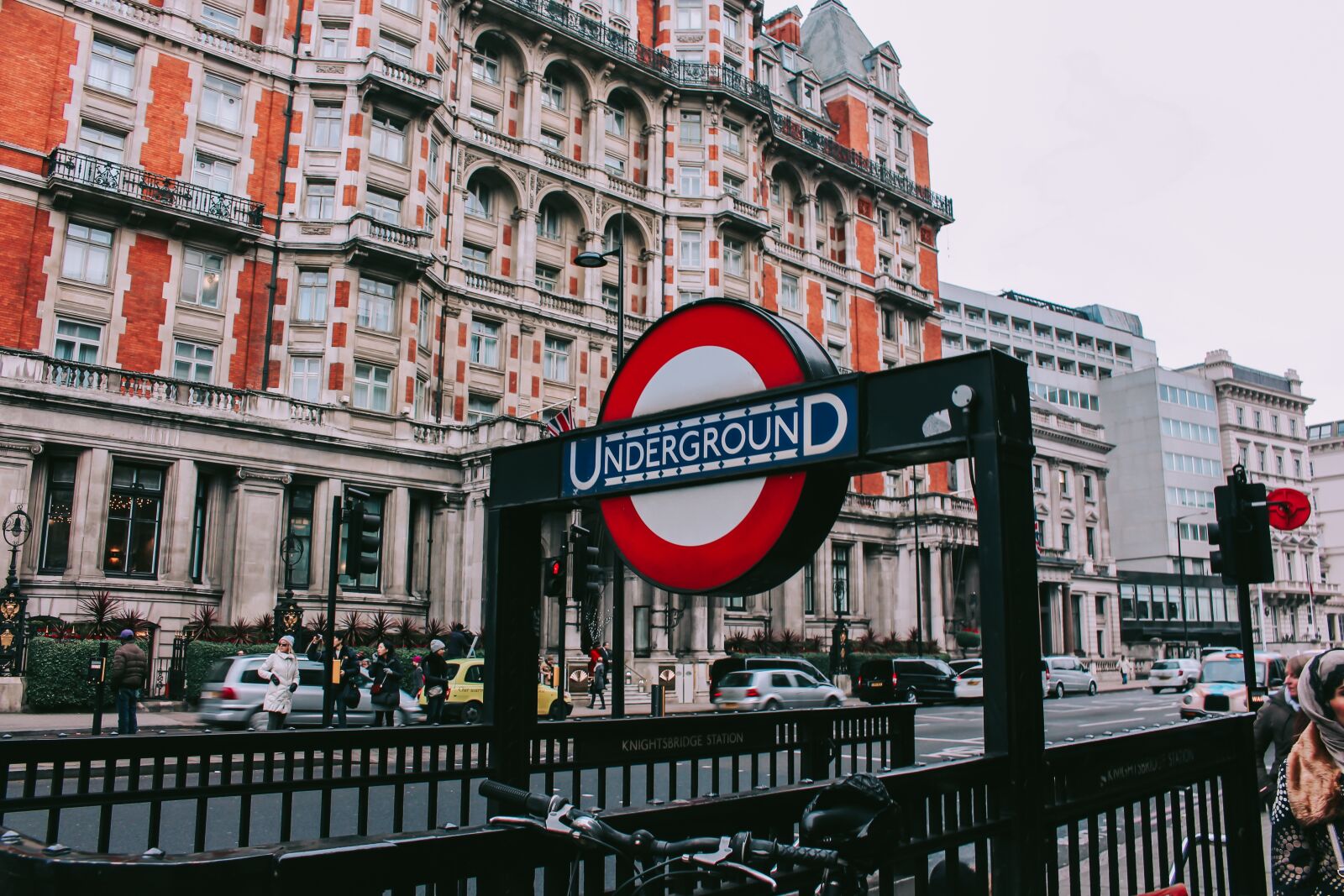 Canon EOS 700D (EOS Rebel T5i / EOS Kiss X7i) sample photo. Vehicle, london, united kingdom photography