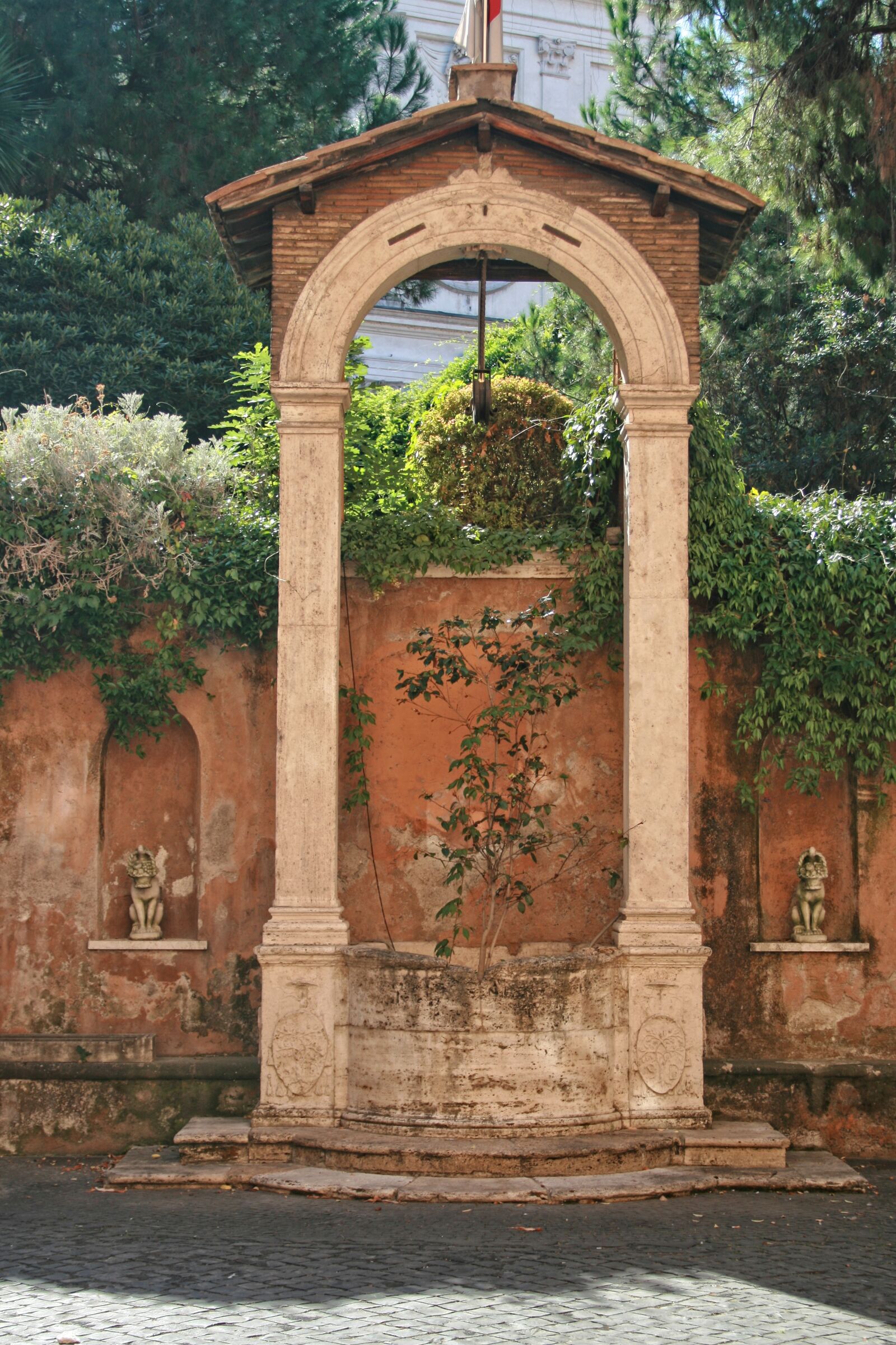 Canon EOS 400D (EOS Digital Rebel XTi / EOS Kiss Digital X) sample photo. Italy, rome, fountain photography