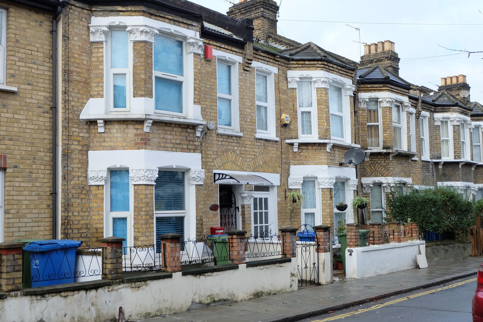 Fujifilm X-A2 + Fujifilm XC 16-50mm F3.5-5.6 OIS II sample photo. London houses, property, house photography
