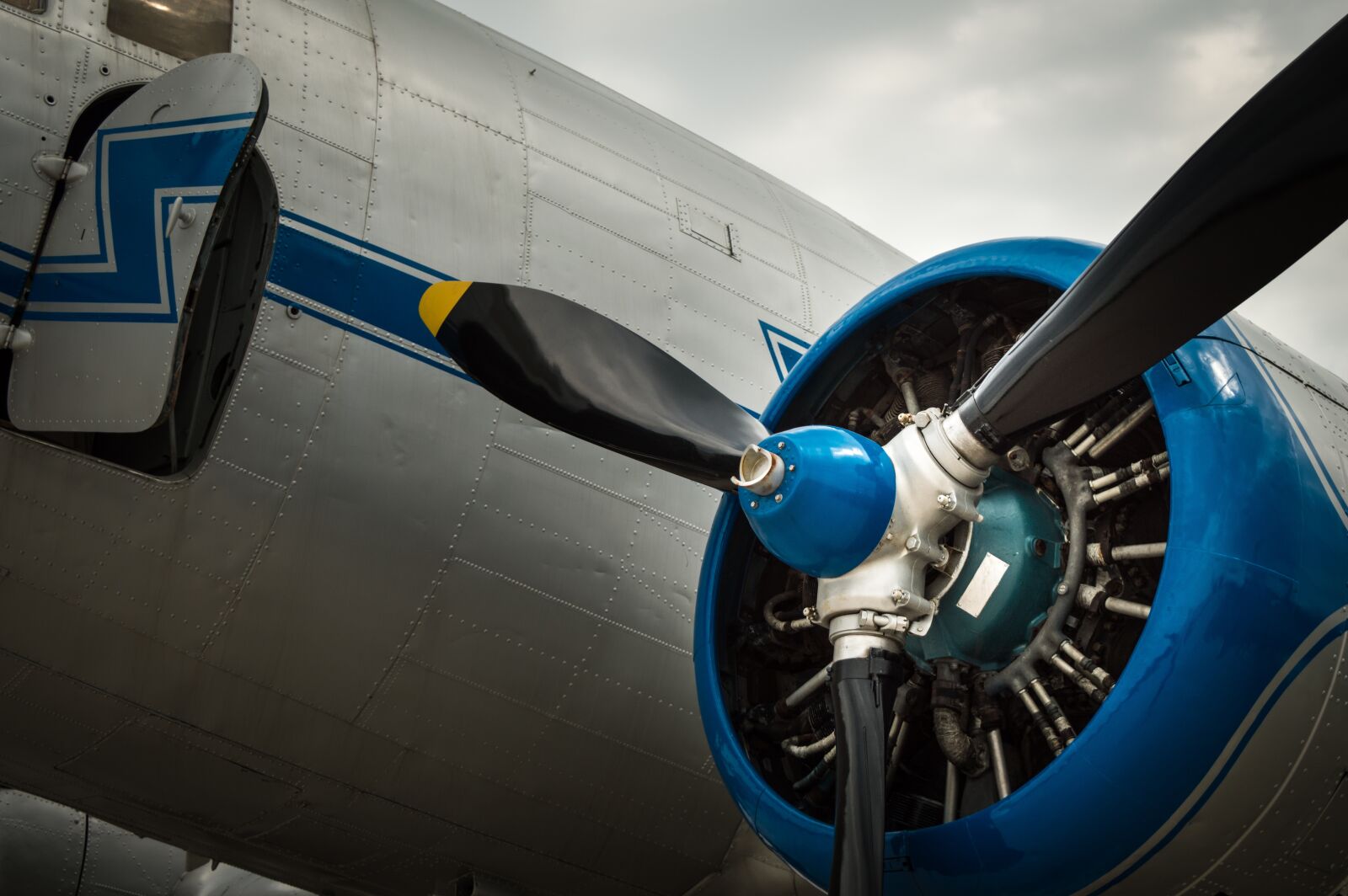 Nikon D3200 sample photo. Airplane, engine, flight photography