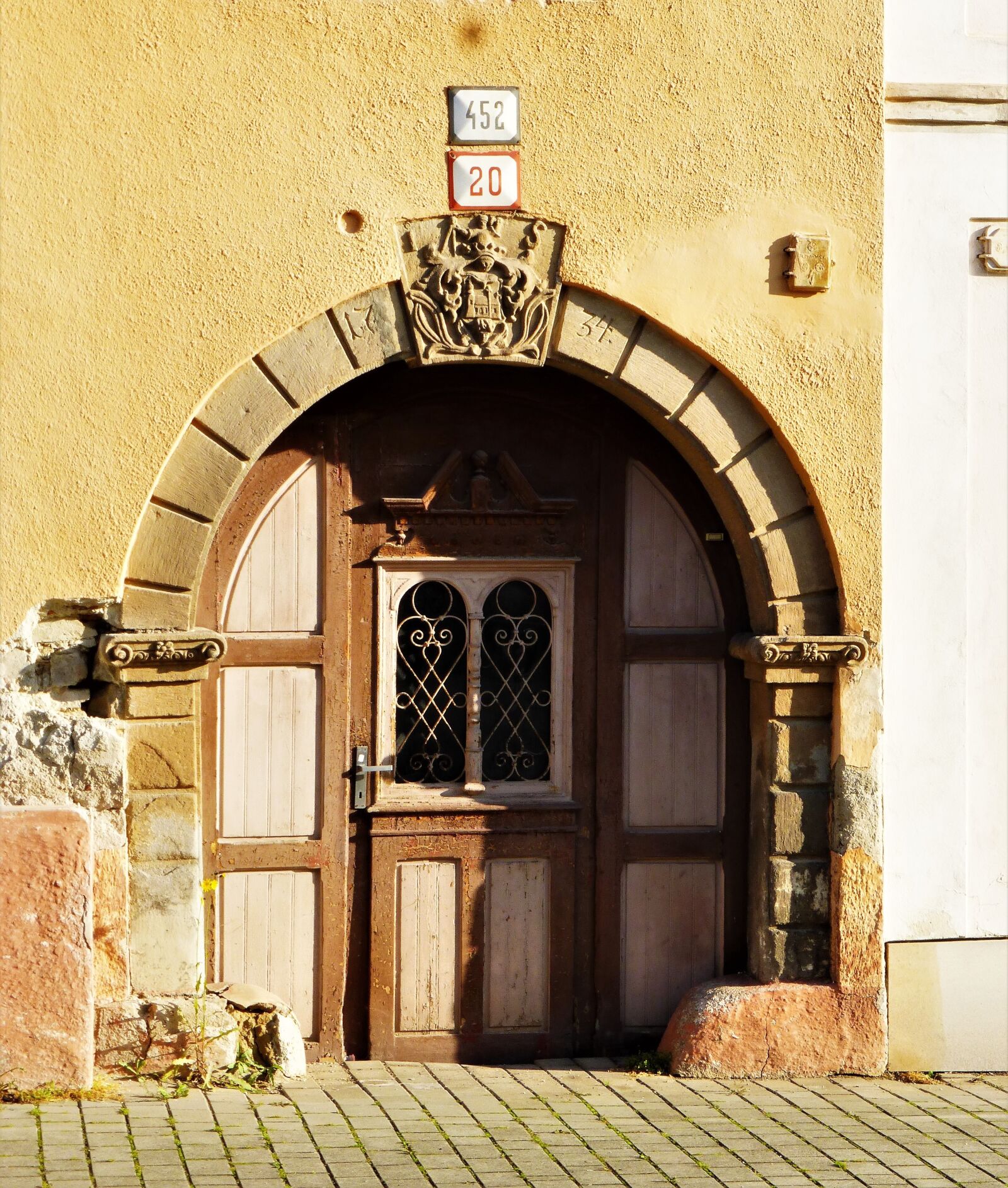 Panasonic Lumix DMC-ZS25 (Lumix DMC-TZ35) sample photo. Architecture, house, threshold photography