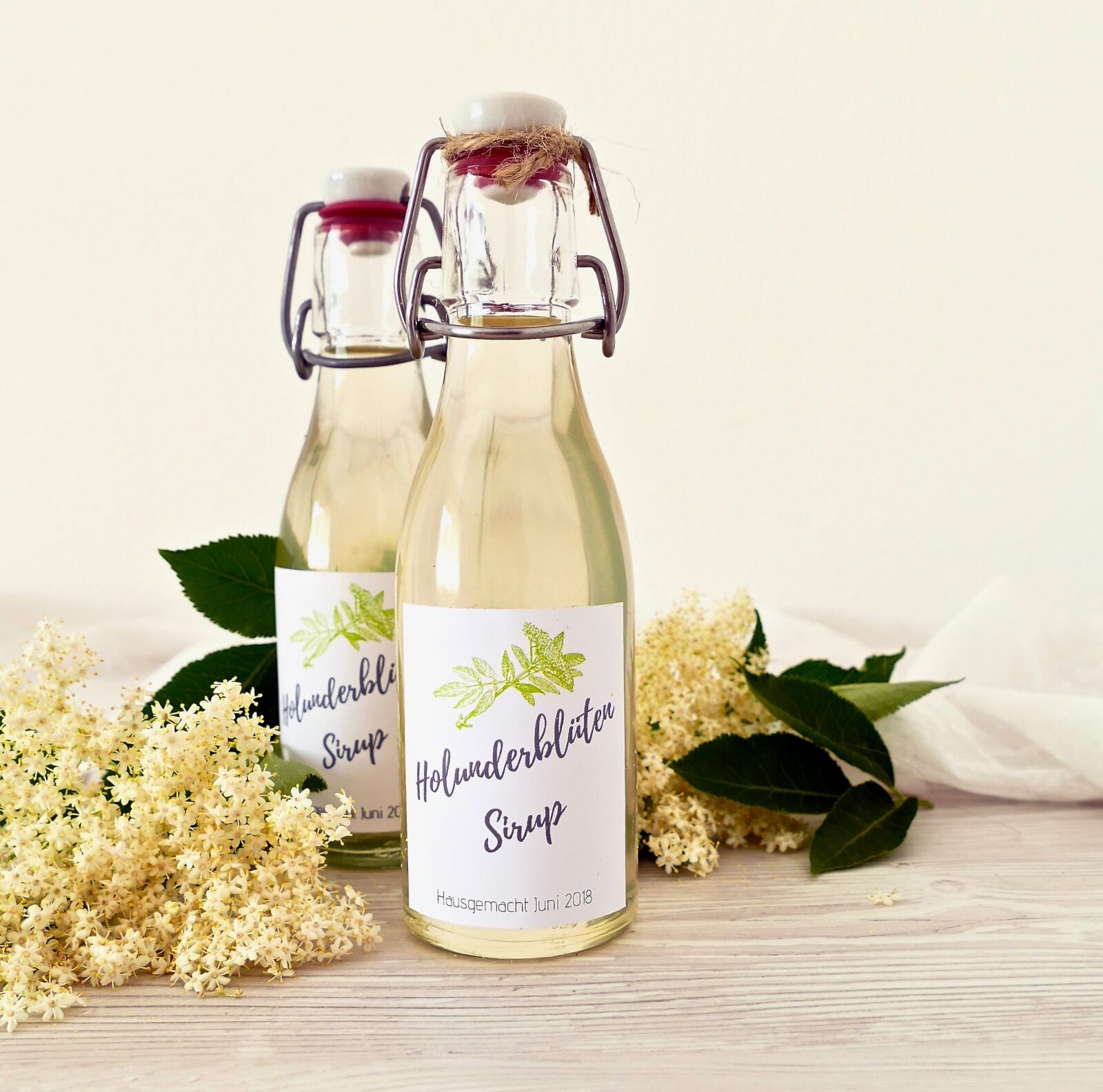 Panasonic Lumix DMC-FZ1000 sample photo. Elderflower, elder, garden photography