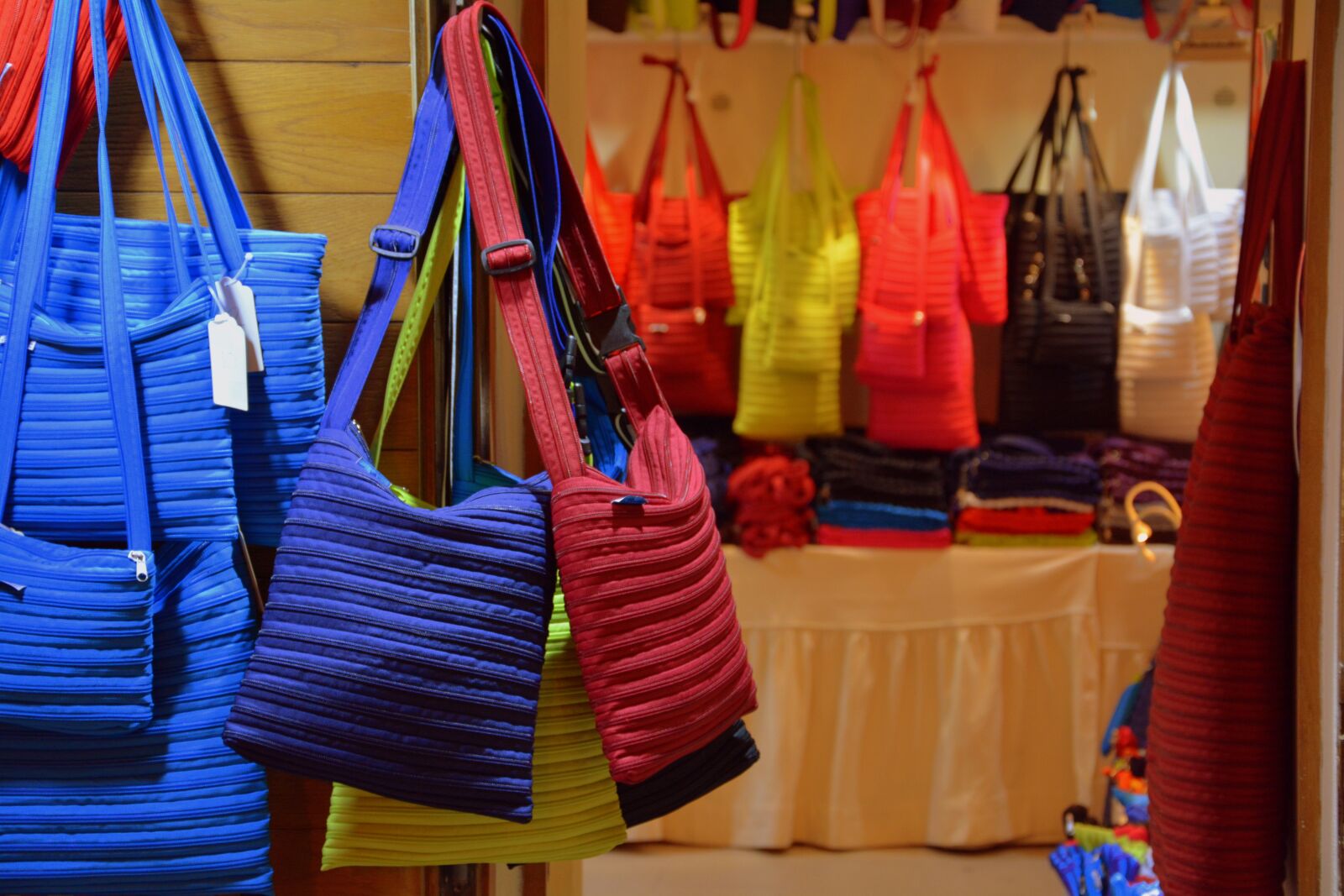Nikon D7100 sample photo. Bag, colors, shop photography