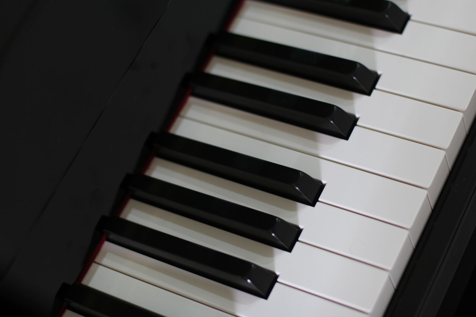 Canon EOS 60D + Canon EF 50mm F1.4 USM sample photo. Piano, instrument, sound photography