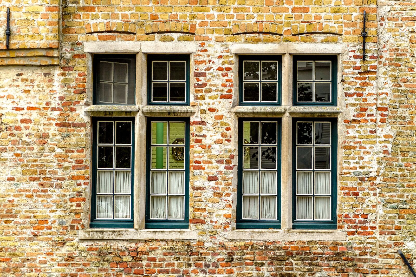 Fujifilm X30 sample photo. Building, facade, window photography