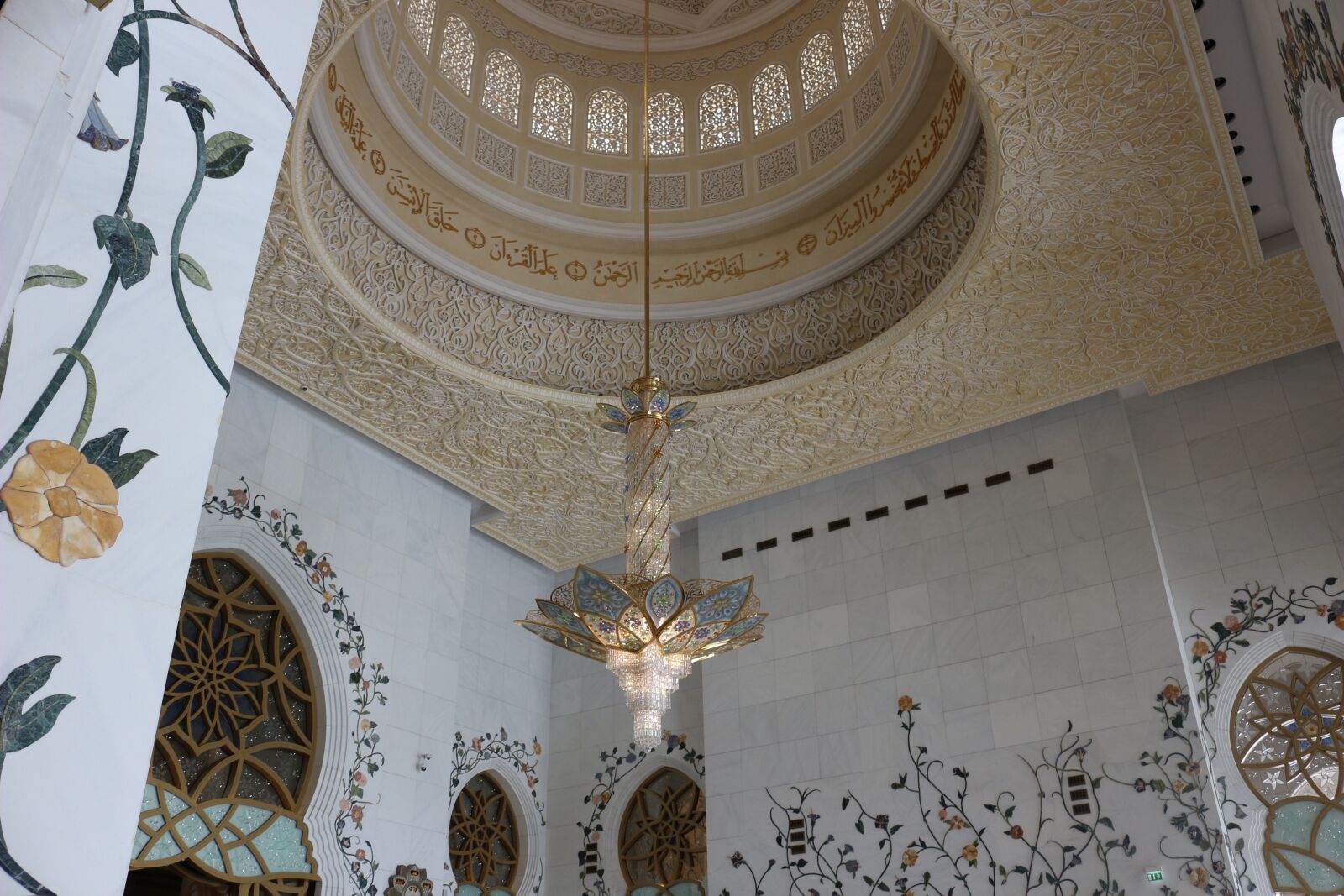Canon EOS 100D (EOS Rebel SL1 / EOS Kiss X7) sample photo. Architecture, religion, decoration photography