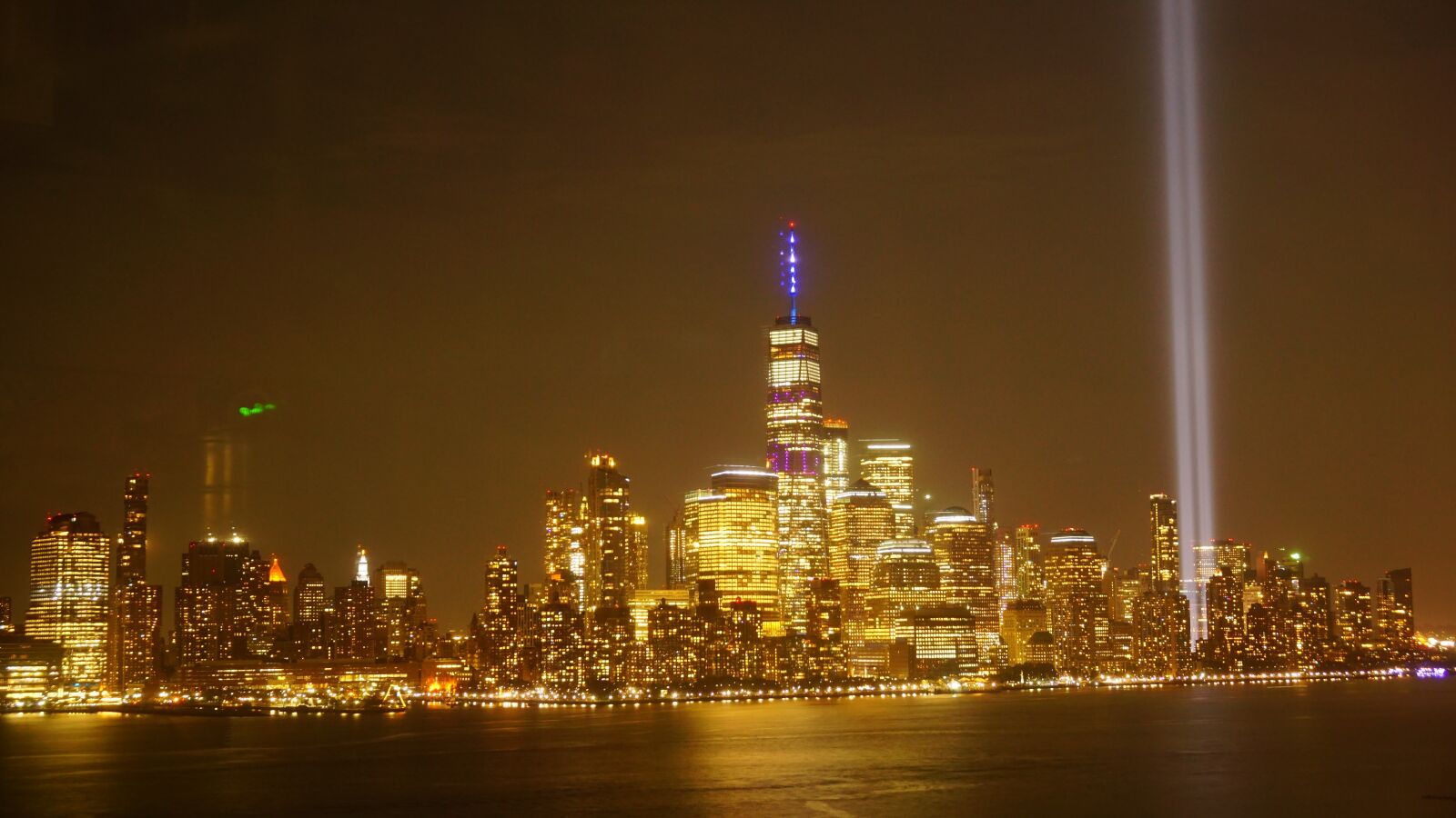 Sony E 16-50mm F3.5-5.6 PZ OSS sample photo. Tribute in light, 9 photography