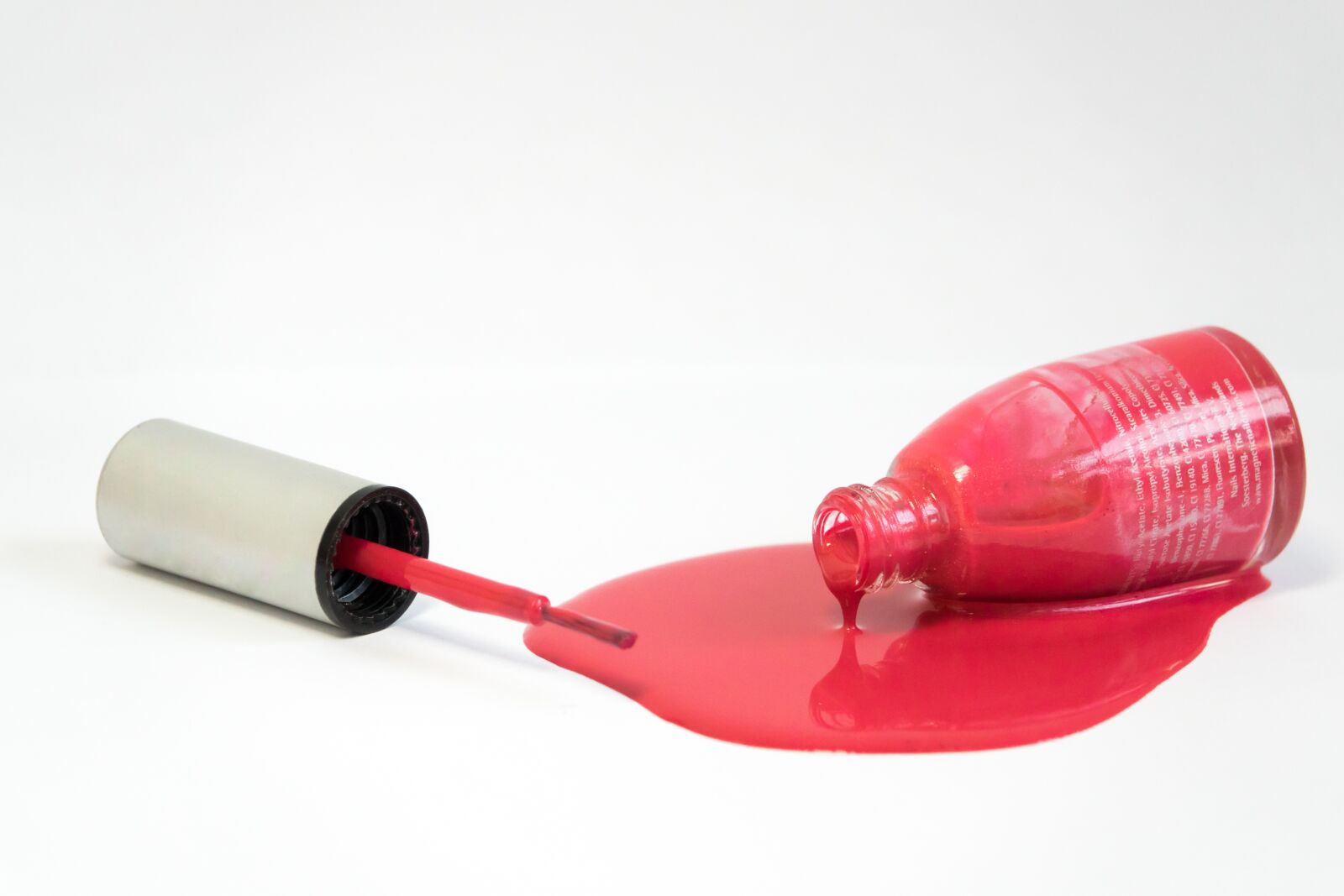 Sony Cyber-shot DSC-RX10 III sample photo. Nail varnish, red, paint photography