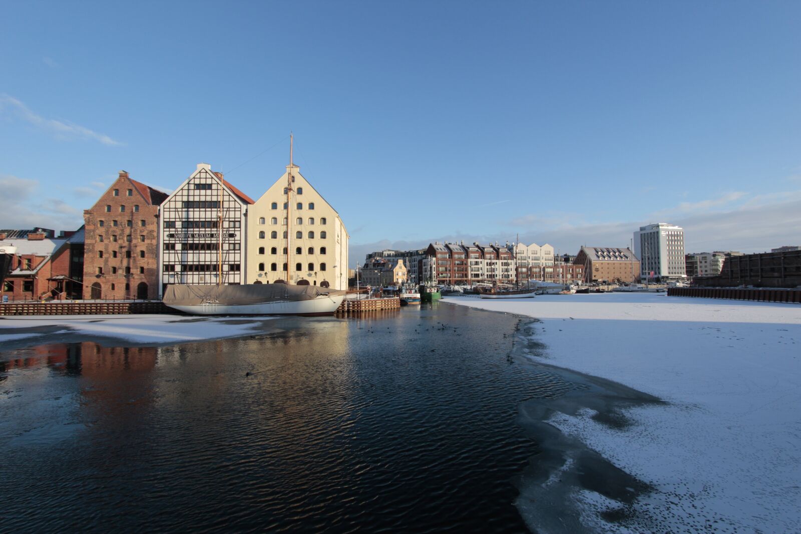 Canon EF-S 10-22mm F3.5-4.5 USM sample photo. Gdansk, poland, travel photography