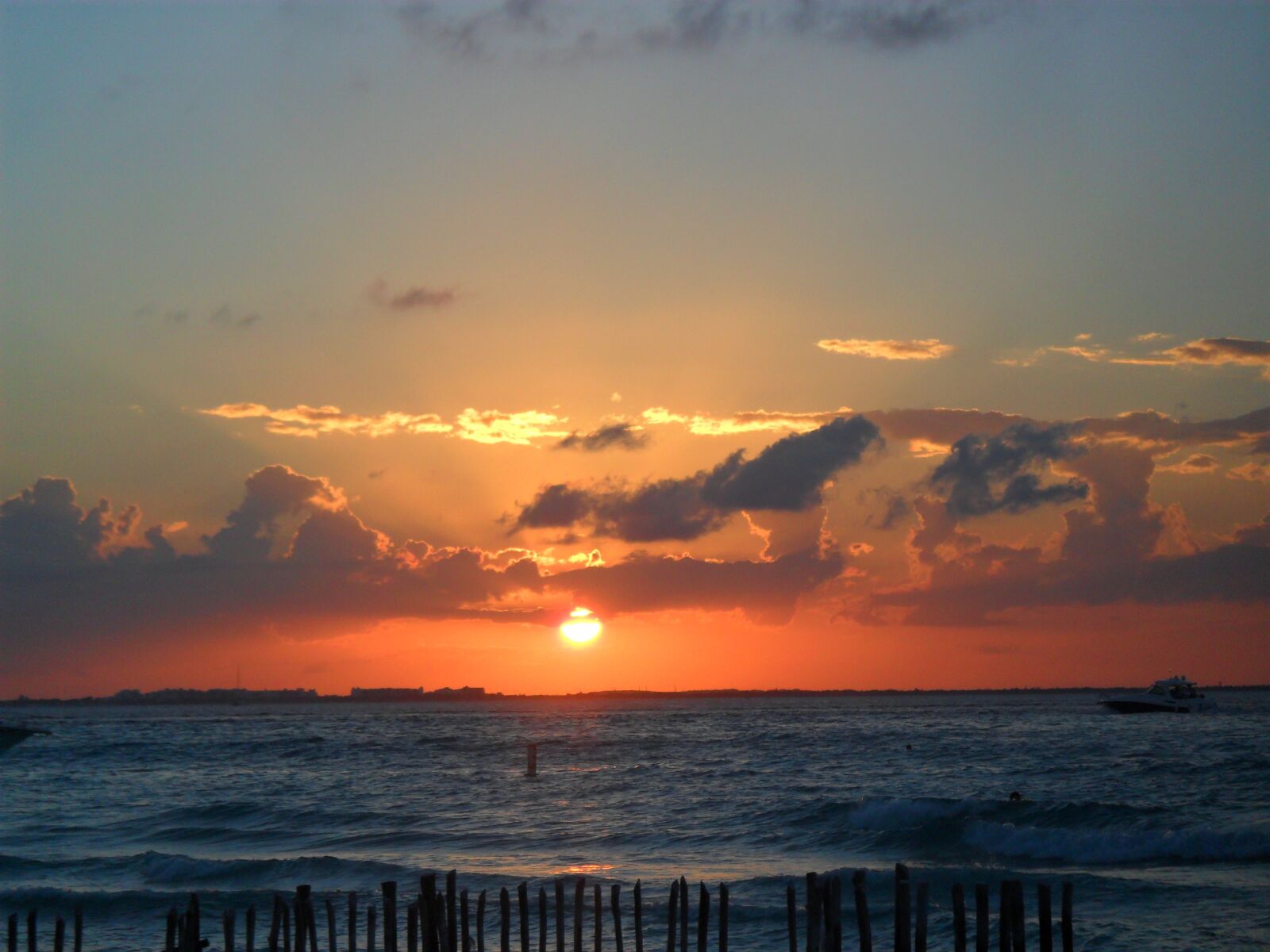 Samsung PL100 /  TL205 / VLUU PL100 /  PL101 sample photo. Cancun, mexico, beach photography
