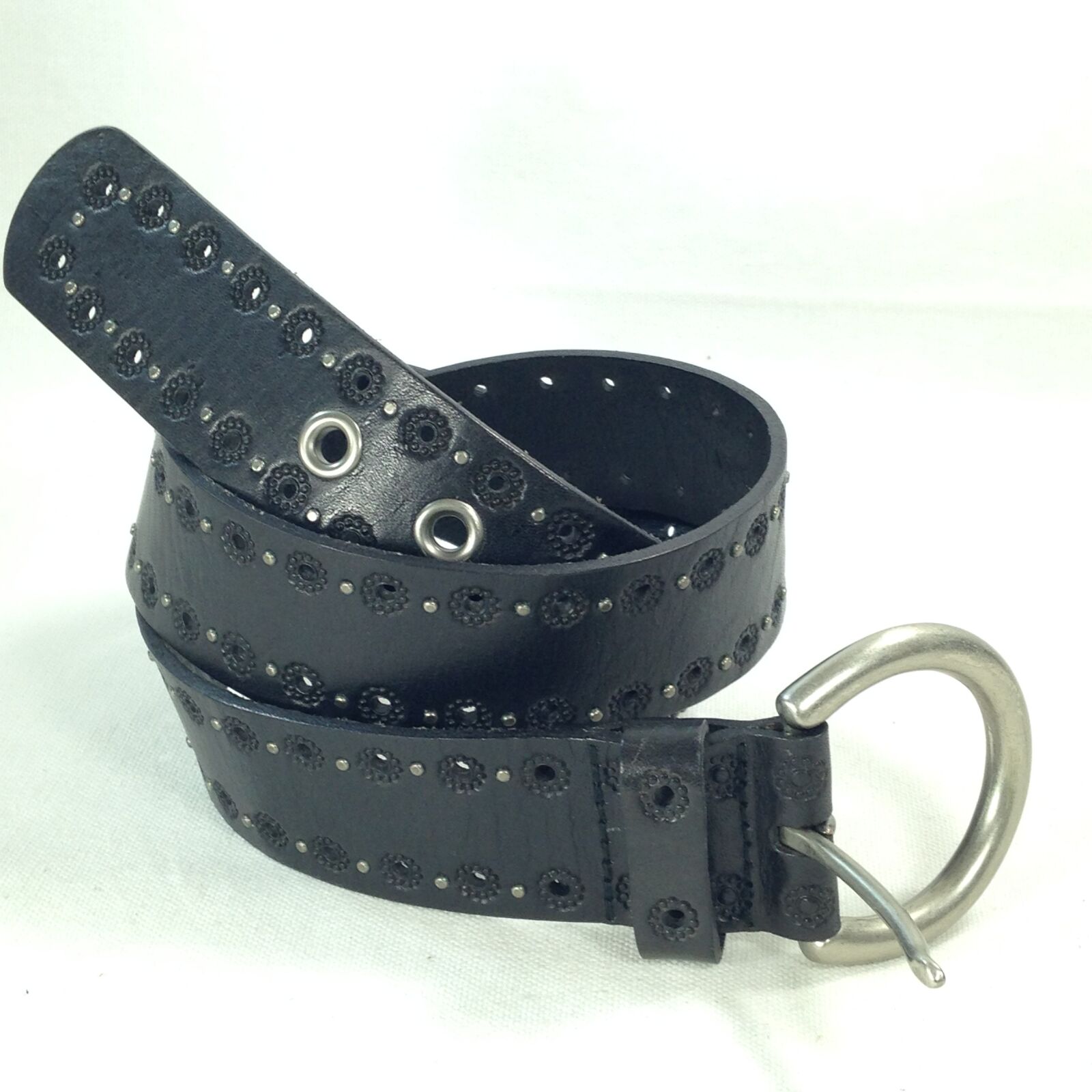 iPhone 5c back camera 4.12mm f/2.4 sample photo. Belt, leather, studded photography