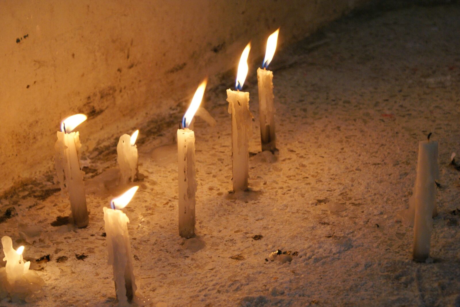 Sony Alpha DSLR-A300 sample photo. Candles, light, fire photography