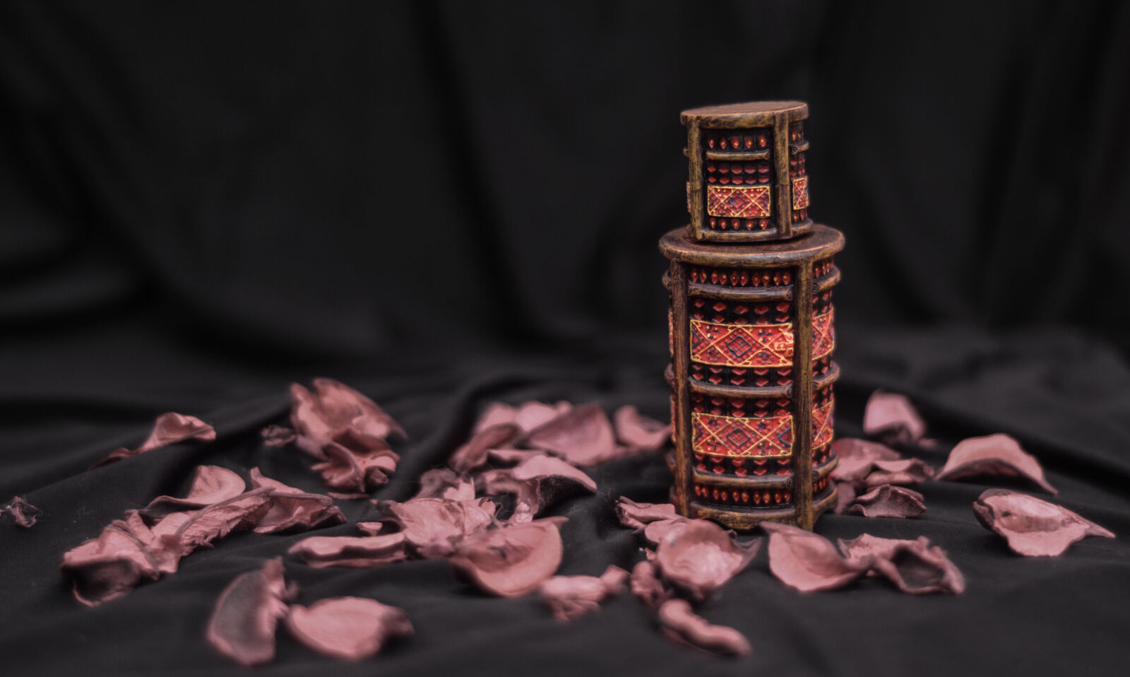 Nikon AF Nikkor 50mm F1.8D sample photo. Rose, petals photography