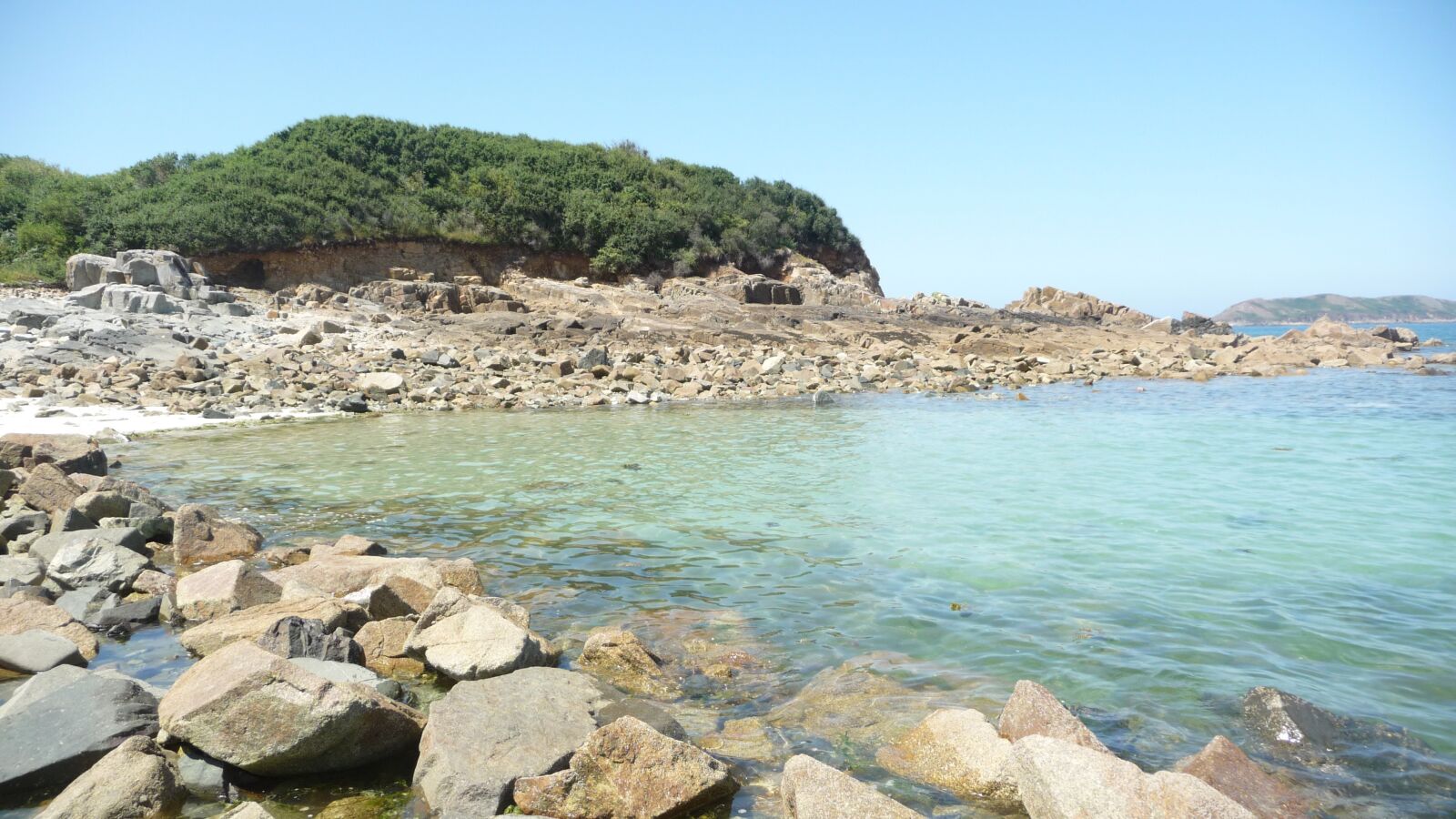 Panasonic Lumix DMC-TZ5 sample photo. Beach, bank, rock photography