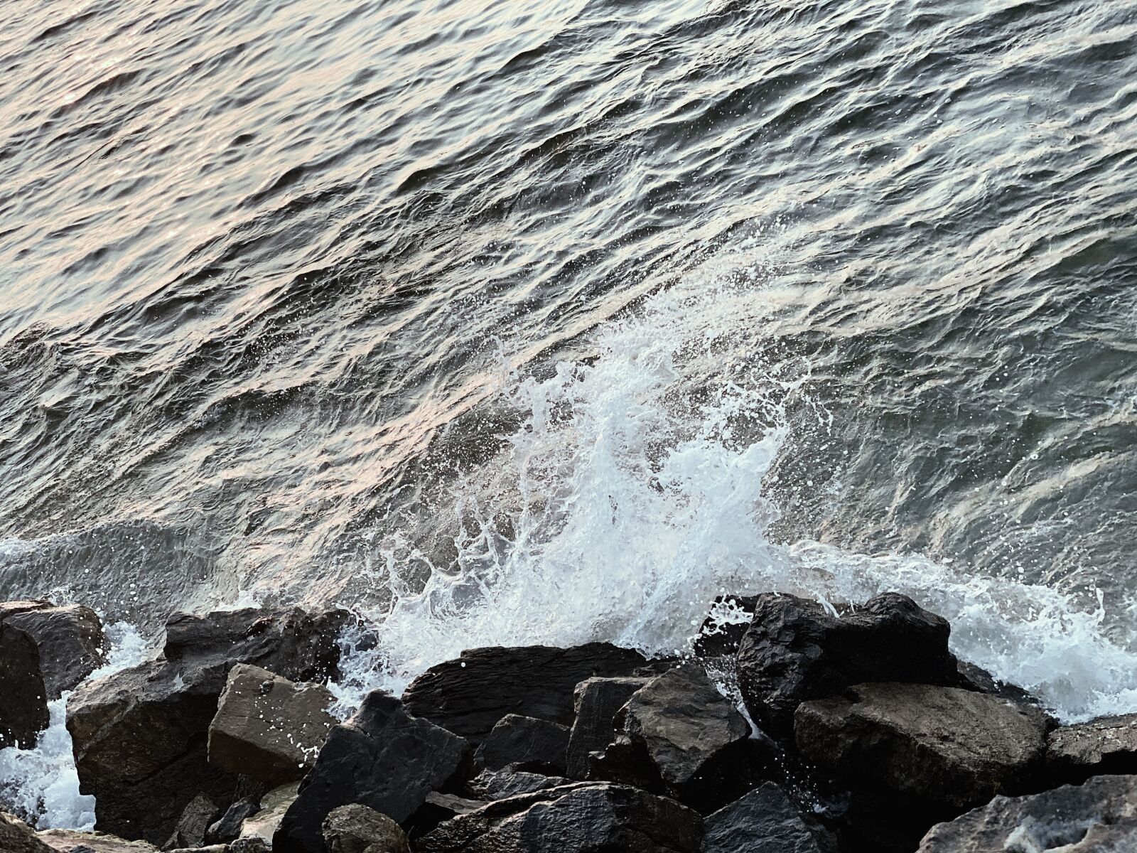 Apple iPhone 11 Pro Max + iPhone 11 Pro Max back dual camera 6mm f/2 sample photo. Wave, water, rocks photography