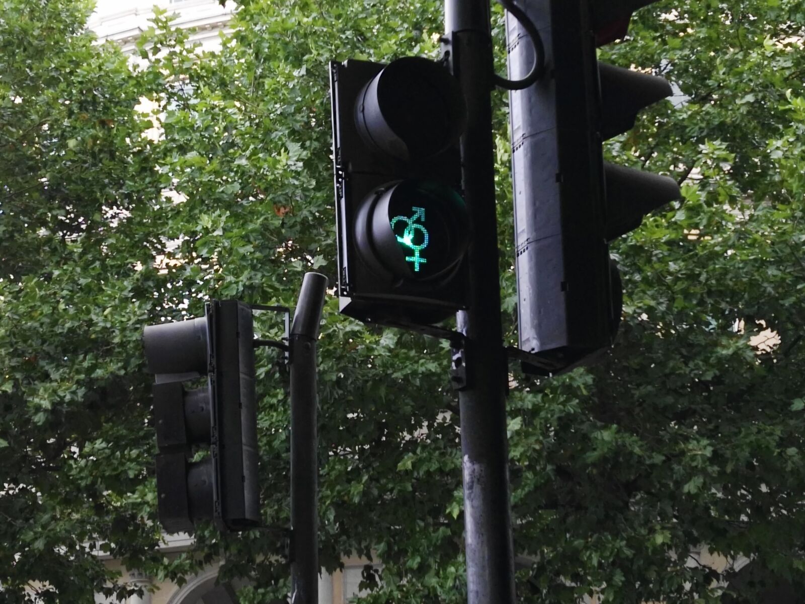 HUAWEI GX8 sample photo. London, signalling, pedestrians photography