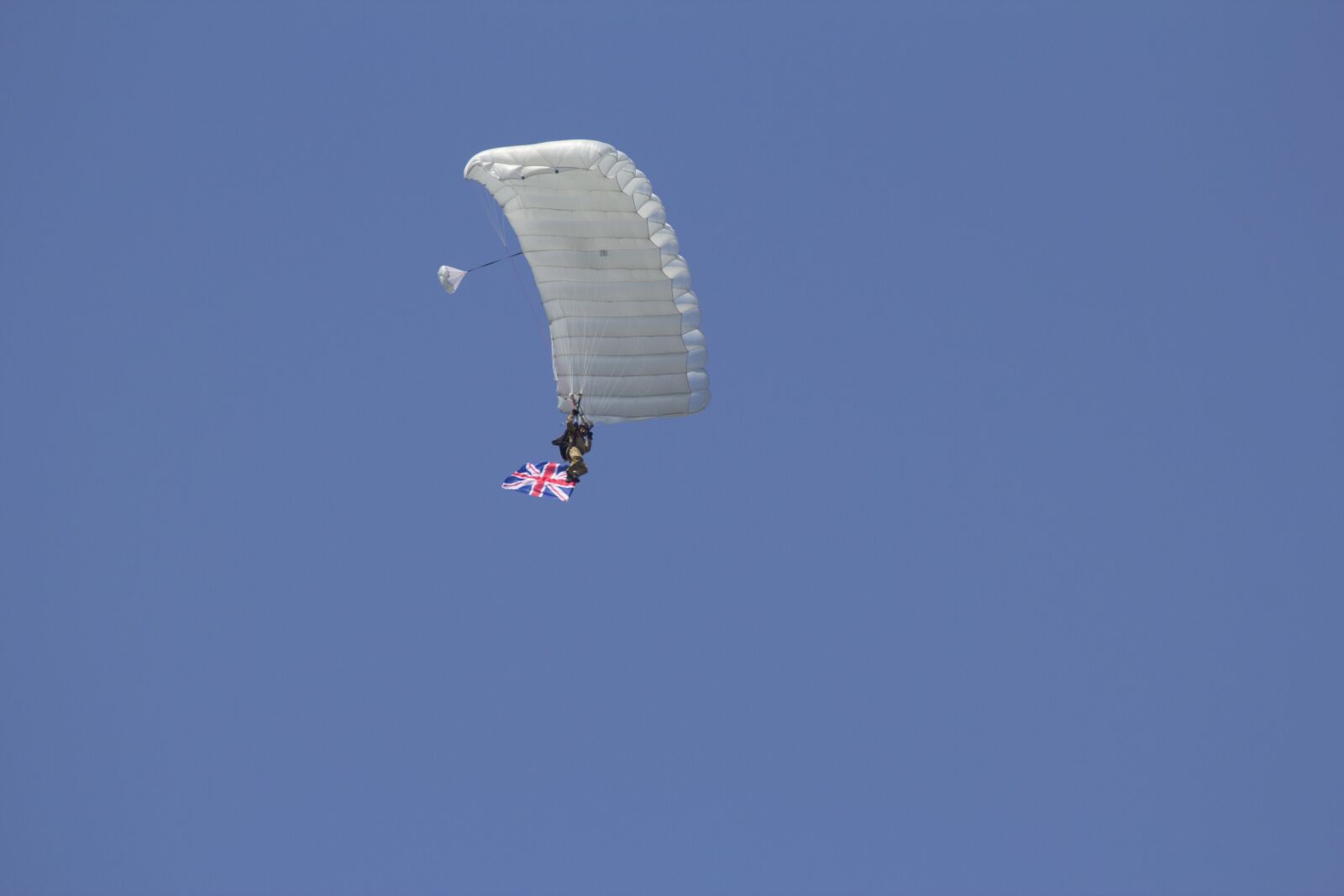 Canon EOS 600D (Rebel EOS T3i / EOS Kiss X5) sample photo. A parachute, a skydiver photography