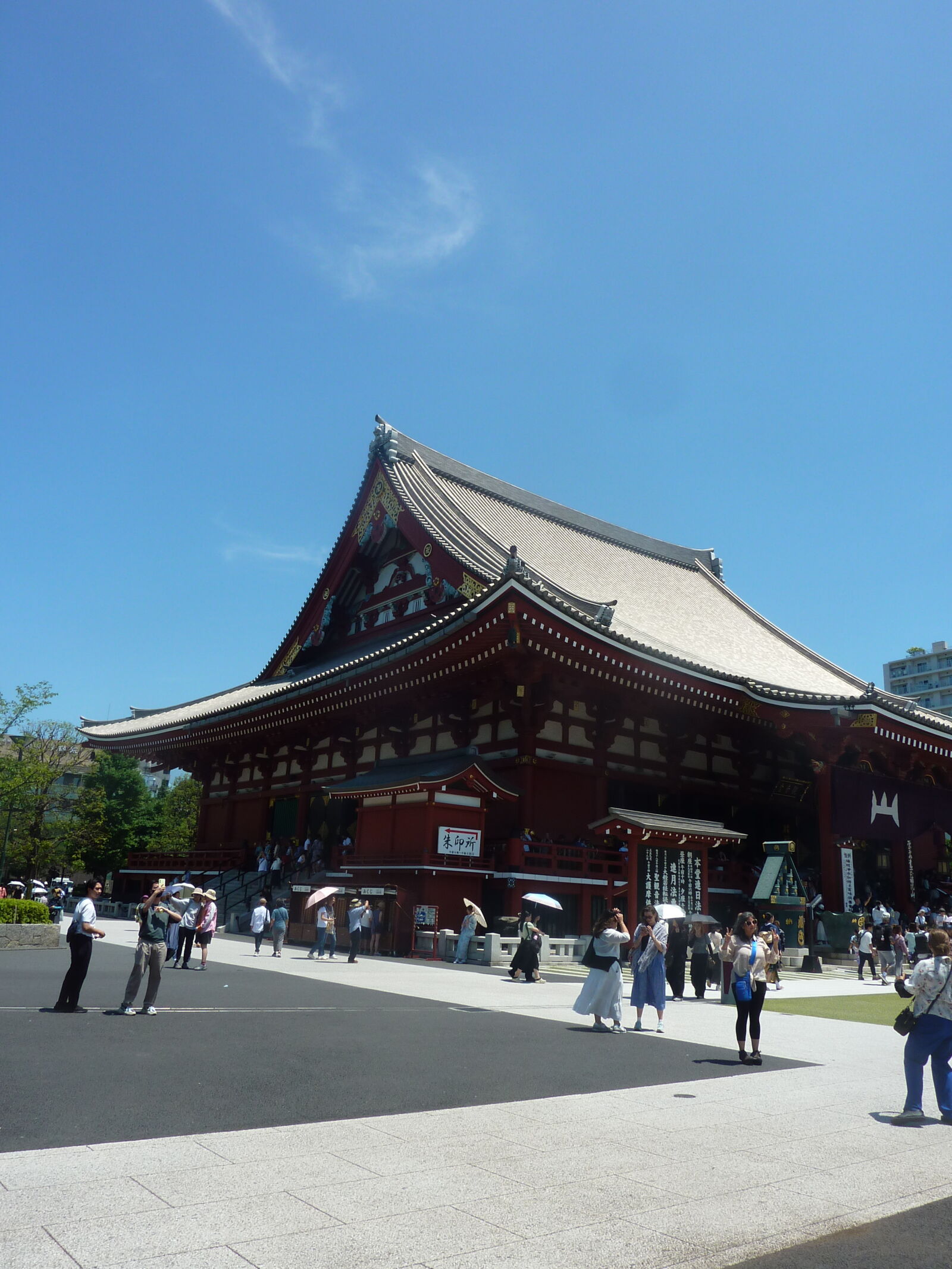 Panasonic DMC-TZ7 sample photo. Asakusa photography