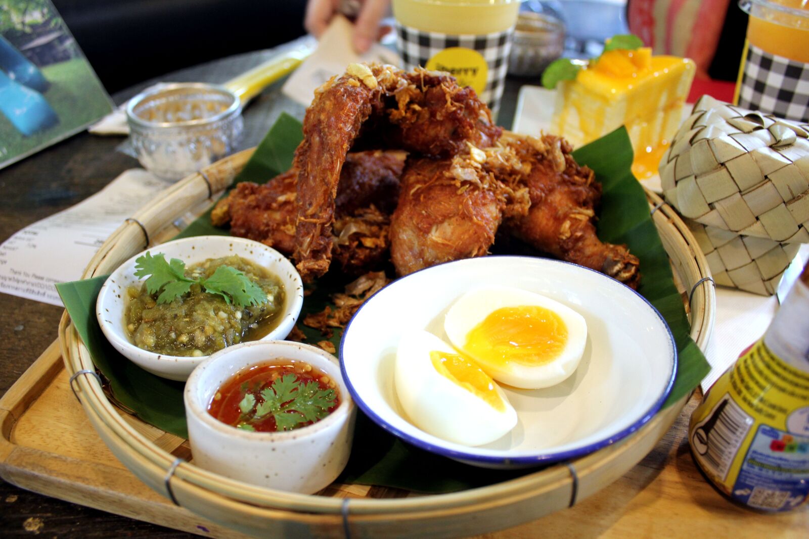 Canon EOS 550D (EOS Rebel T2i / EOS Kiss X4) sample photo. Thai fried chicken, iberry photography