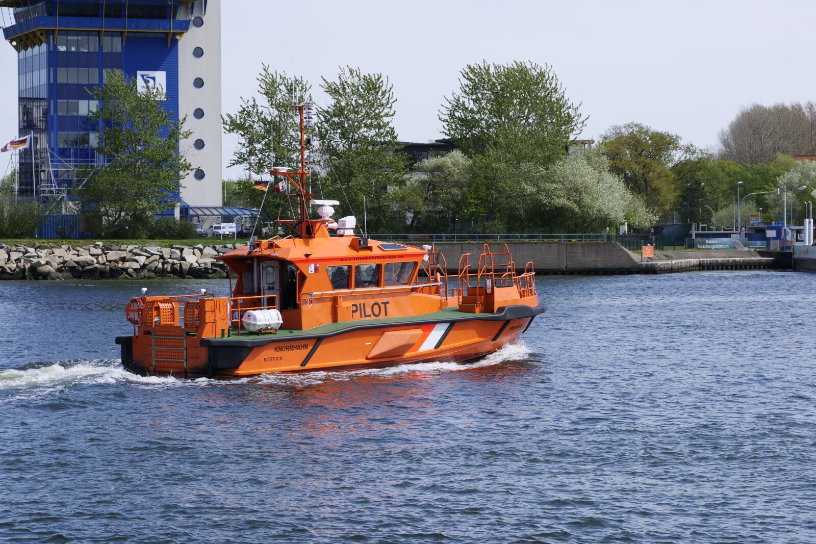 Panasonic Lumix DC-G9 sample photo. Pilot boat, transport system photography
