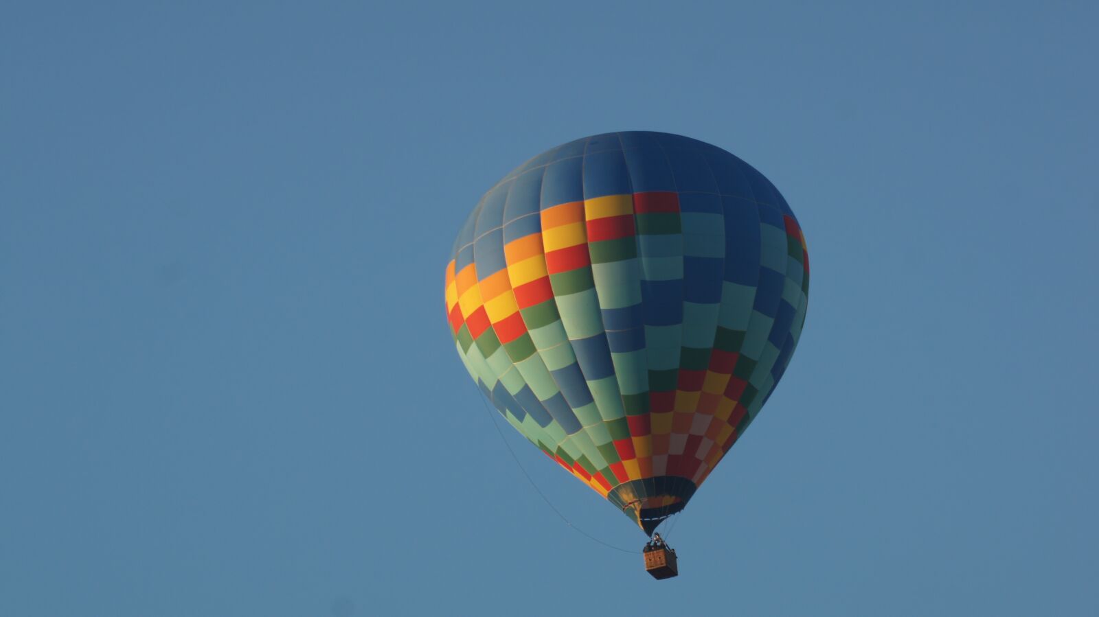 Sony SLT-A55 (SLT-A55V) sample photo. Balloon, hot air ballooning photography
