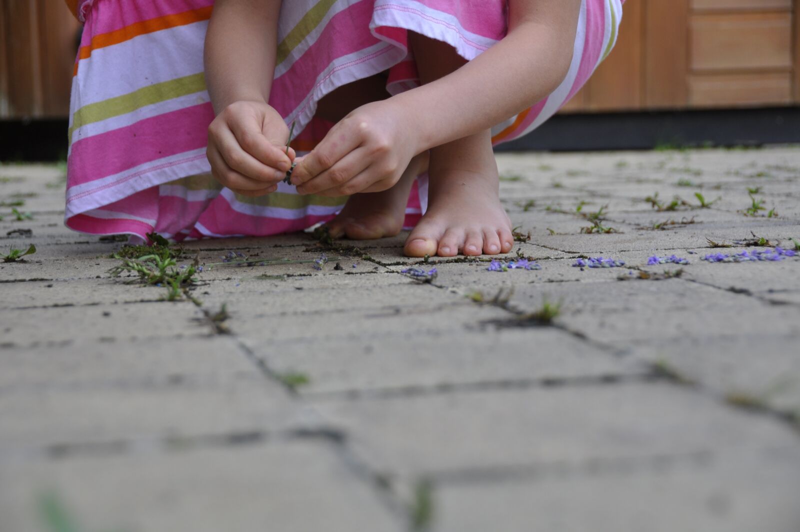 Nikon D90 sample photo. Terrace, child, hands photography