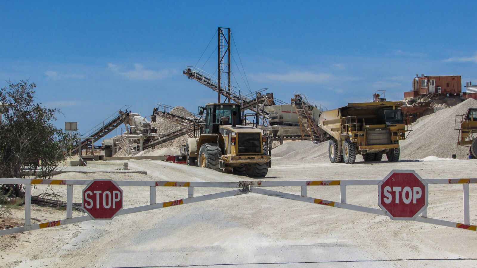Canon PowerShot SX400 IS sample photo. Quarry, entrance, heavy machines photography