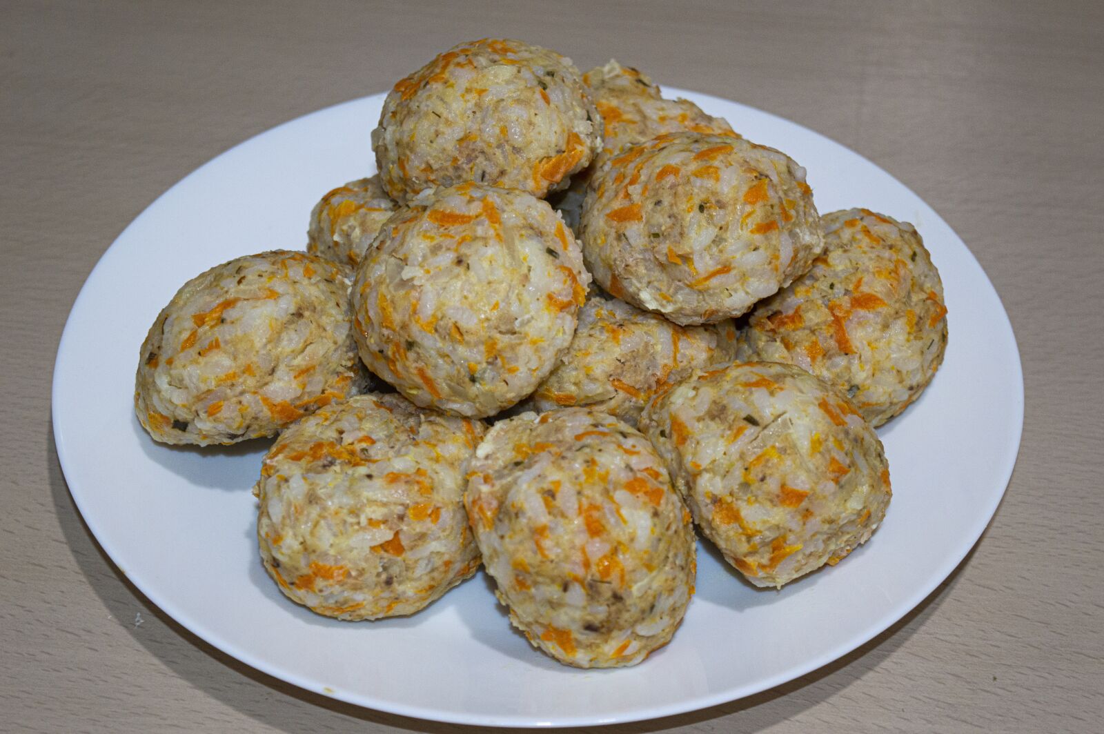 Nikon D3200 sample photo. Meatballs, steam, fish photography