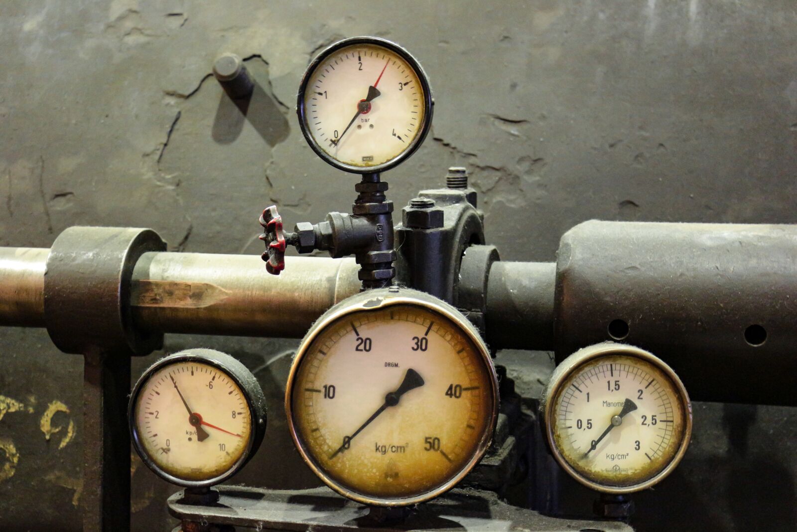 Canon EOS 700D (EOS Rebel T5i / EOS Kiss X7i) sample photo. Measuring instruments, old, armature photography