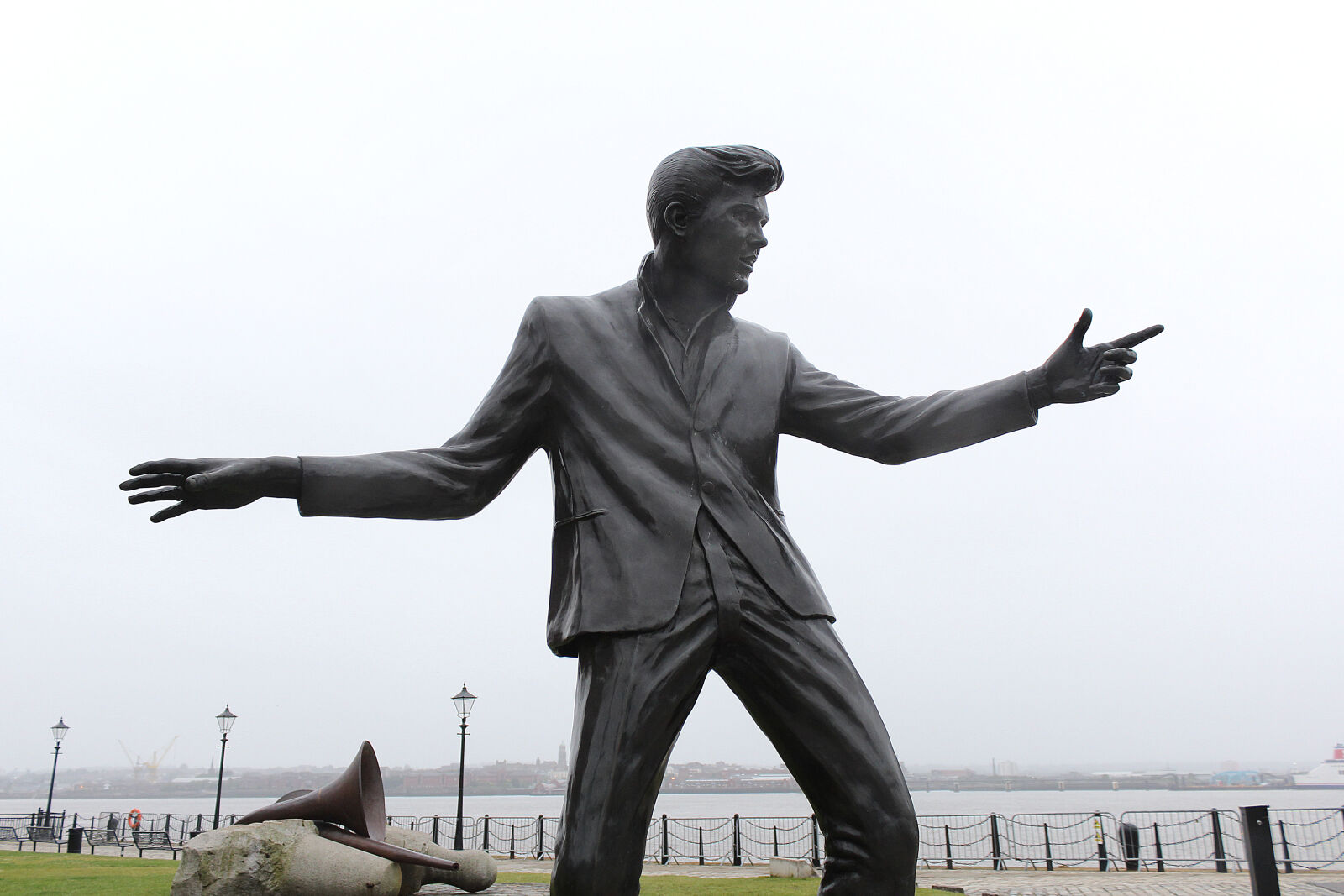 Canon EOS 600D (Rebel EOS T3i / EOS Kiss X5) sample photo. Billy, fury, liverpool, statue photography