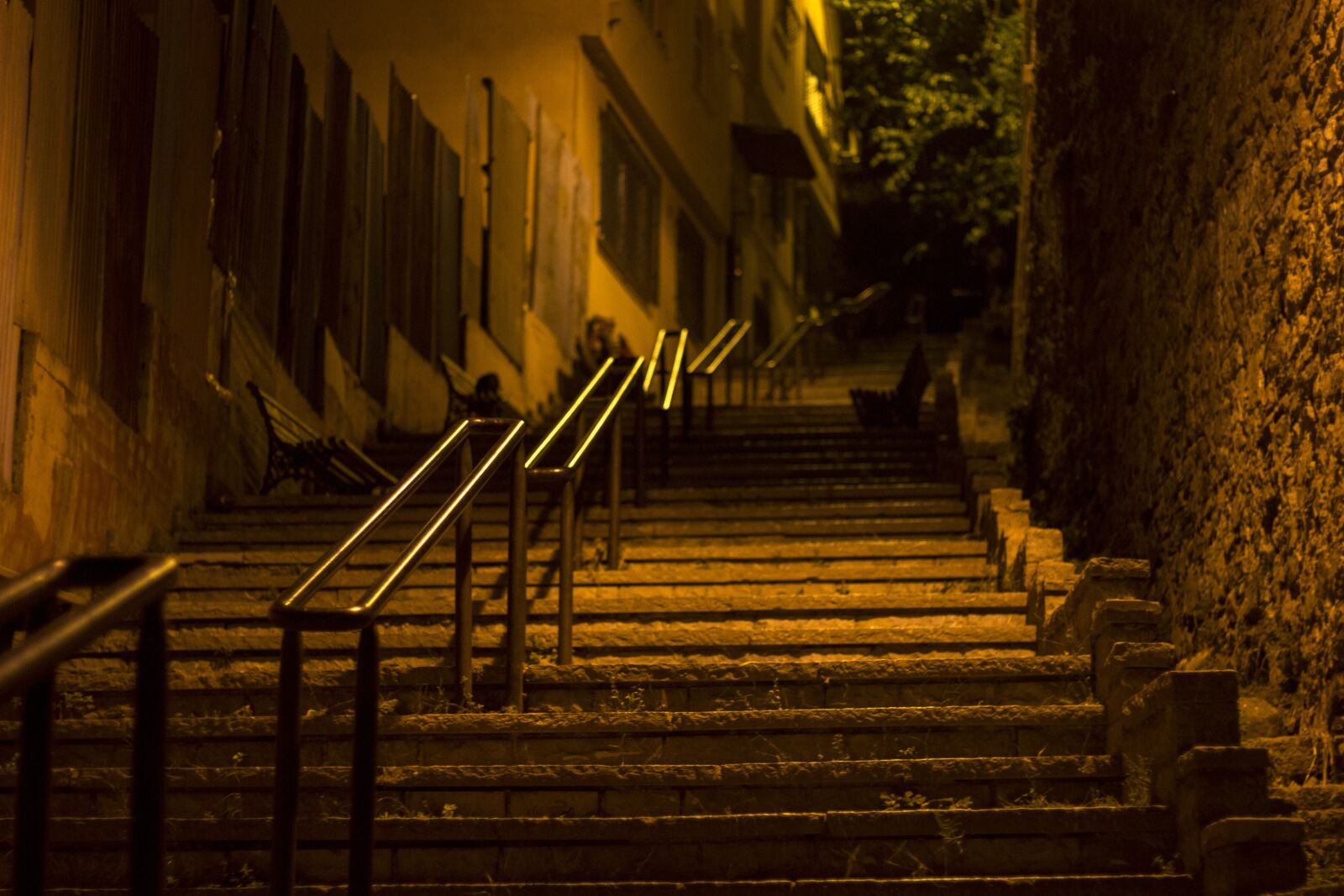 Canon EOS 650D (EOS Rebel T4i / EOS Kiss X6i) + Canon EF 50mm F1.8 II sample photo. Istanbul, night, street photography