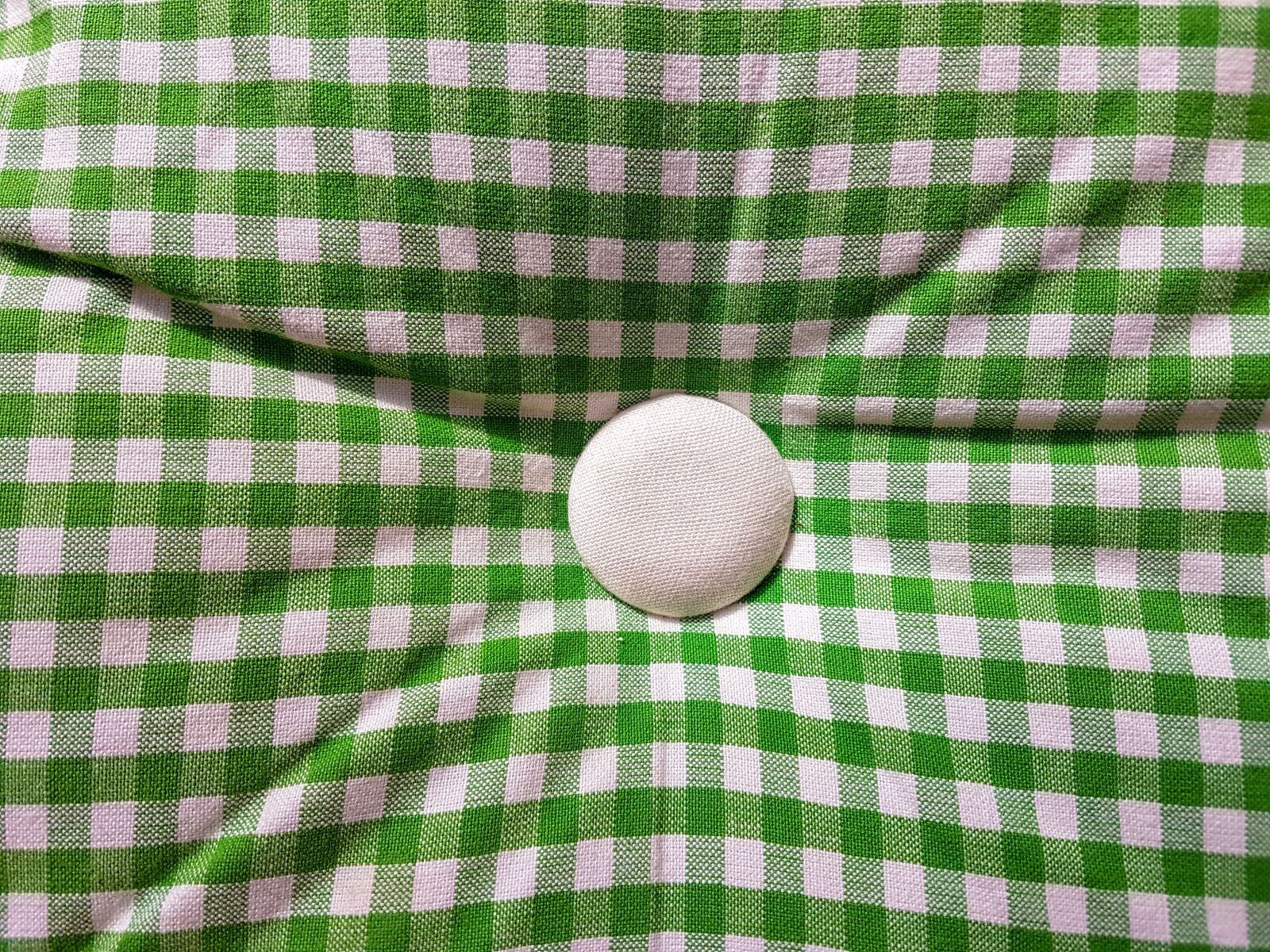 Samsung Galaxy S7 Edge sample photo. Pillow, green, checked photography