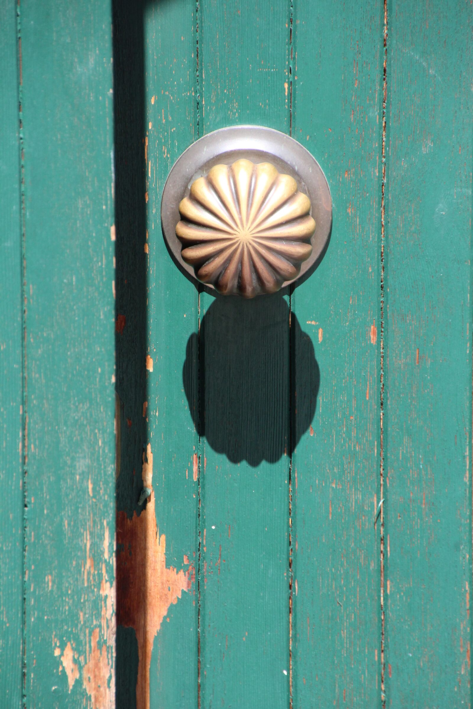 Canon EOS 1200D (EOS Rebel T5 / EOS Kiss X70 / EOS Hi) sample photo. Door knob, shadow, mint photography