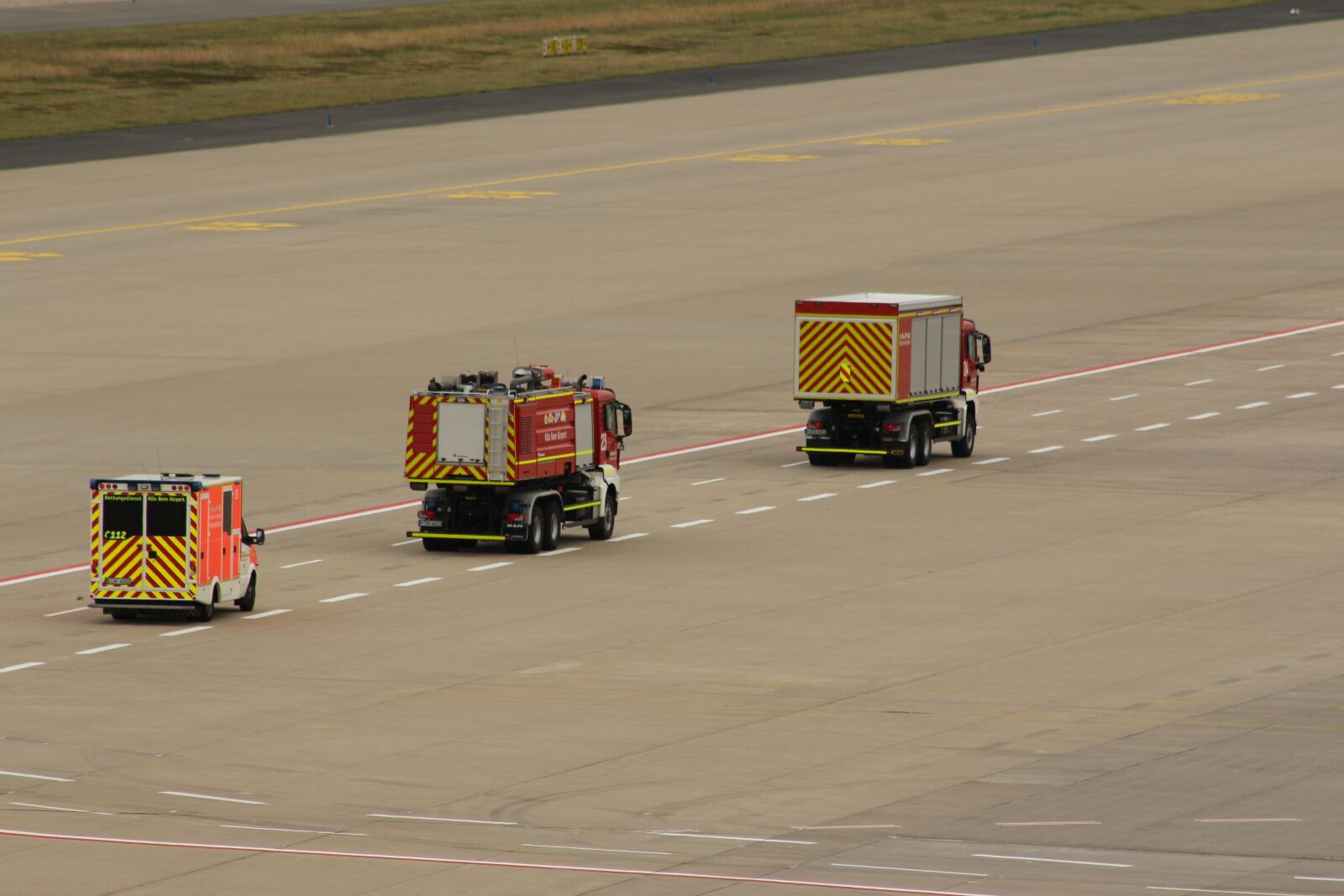 Canon EOS 700D (EOS Rebel T5i / EOS Kiss X7i) + Canon EF 75-300mm f/4-5.6 sample photo. Airport, fire, wf photography