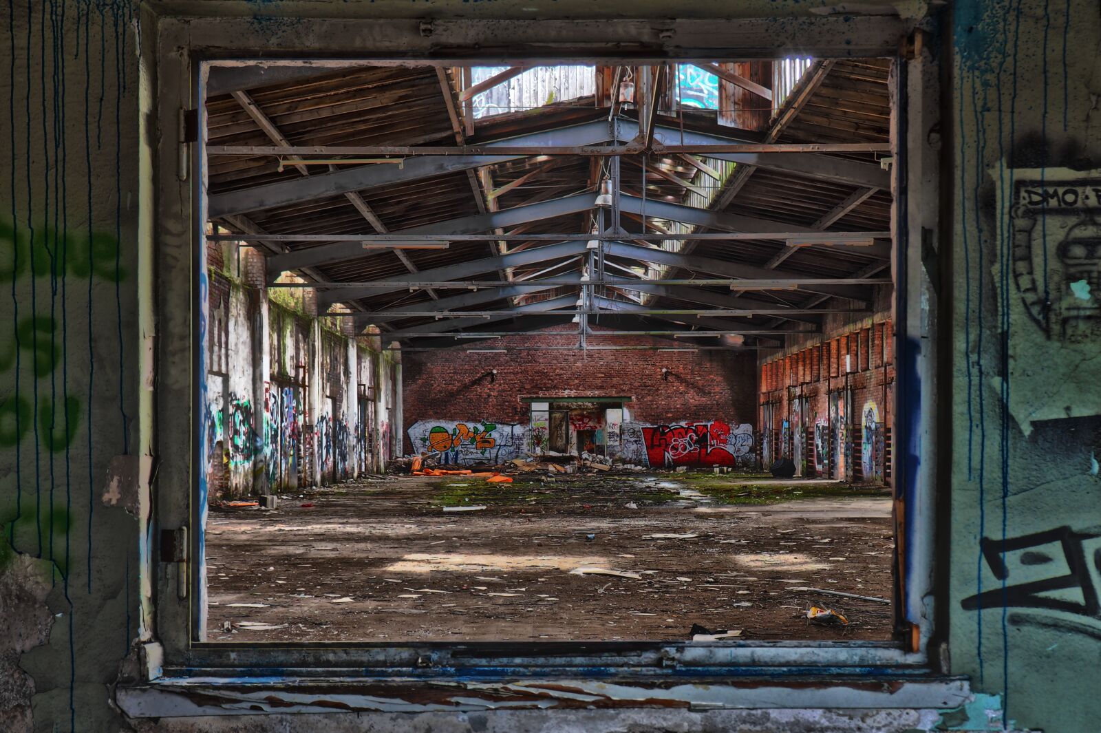 Olympus OM-D E-M10 sample photo. Abandoned, architecture, old photography