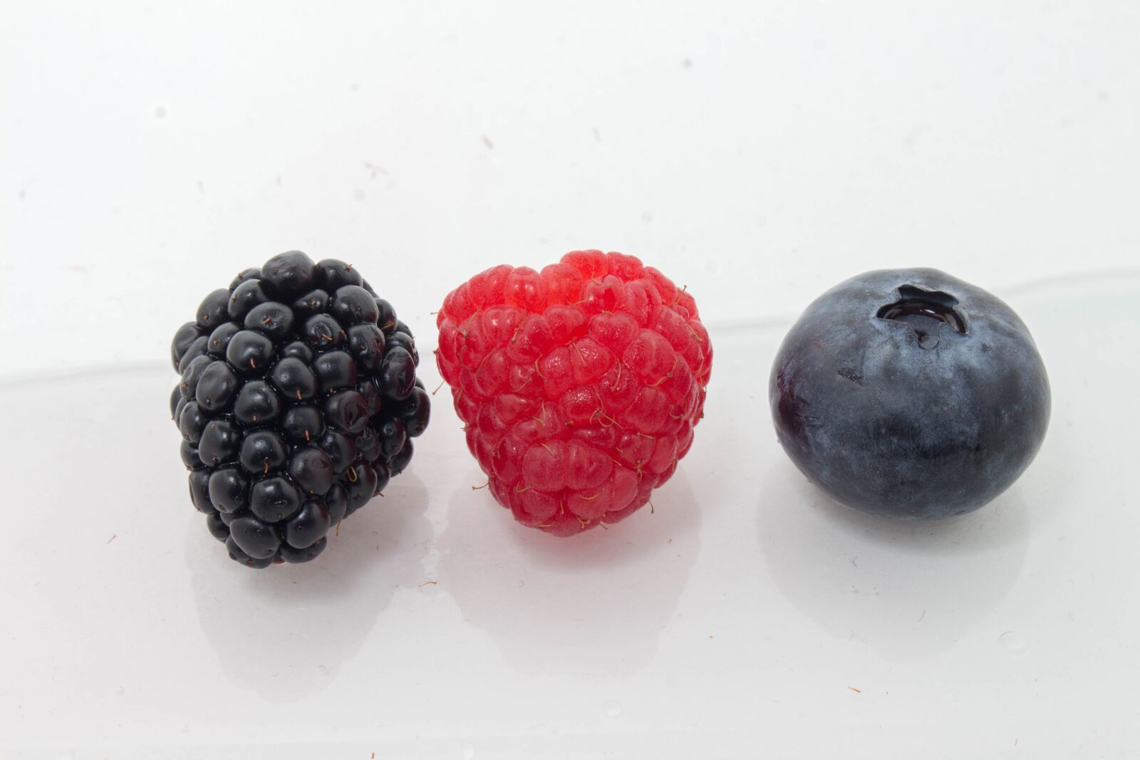 Canon EOS 700D (EOS Rebel T5i / EOS Kiss X7i) sample photo. Fruit, berry, juicy photography