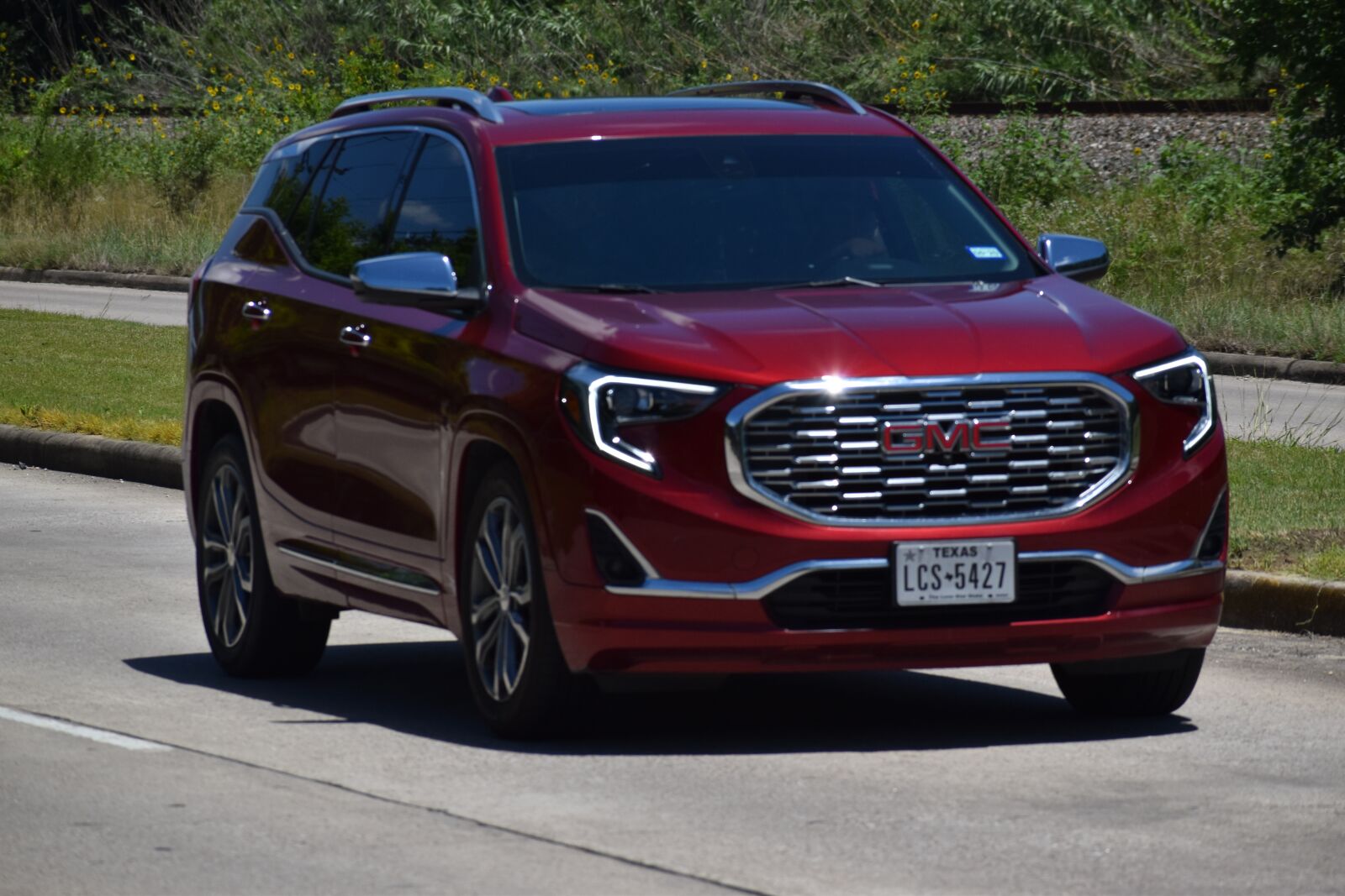 Nikon D3500 sample photo. Gmc, terrain, acadia denali photography