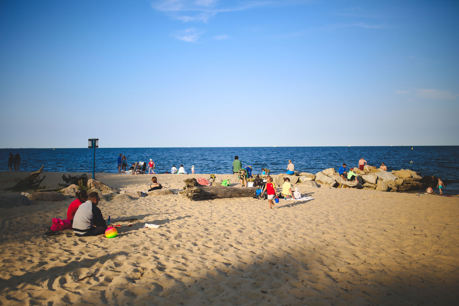 Canon EOS 6D + Sigma 35mm F1.4 DG HSM Art sample photo. People, on, the, beach photography