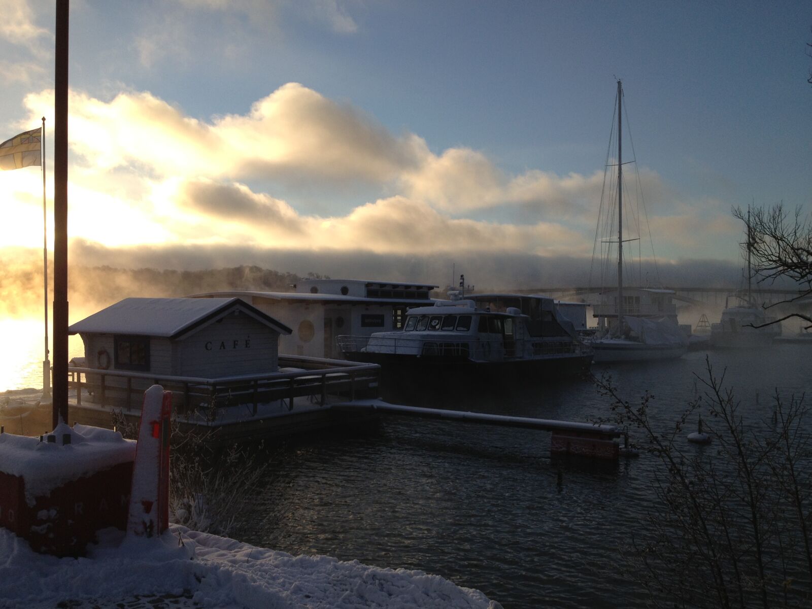 Apple iPhone 4S sample photo. Boats, fog, pier photography