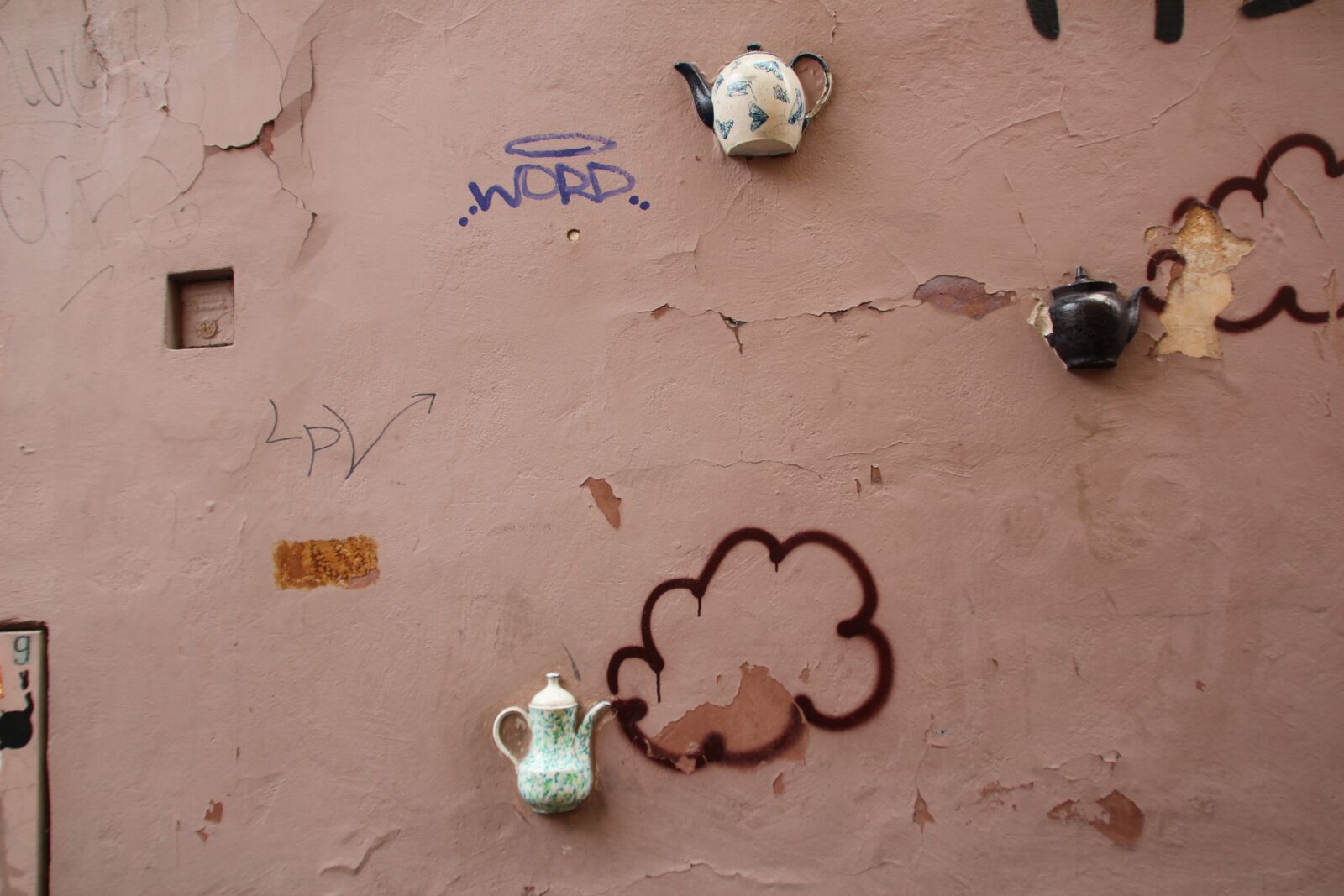 Canon EOS 600D (Rebel EOS T3i / EOS Kiss X5) sample photo. Hauswand, teapot, half photography