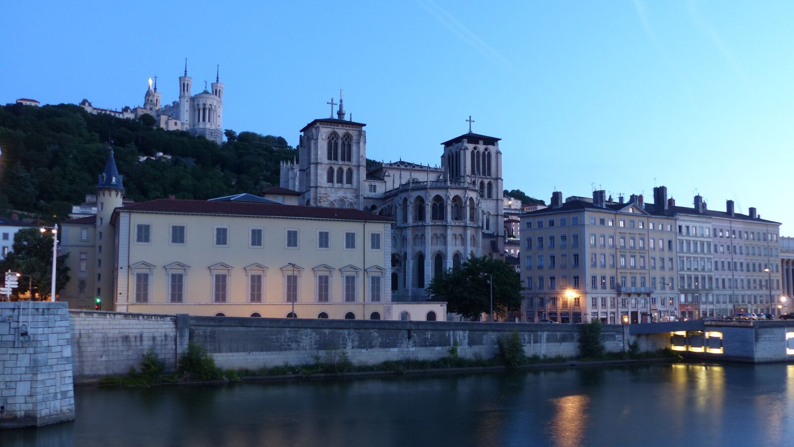 Panasonic Lumix DMC-FZ200 sample photo. Cathedral, st john, basilica photography
