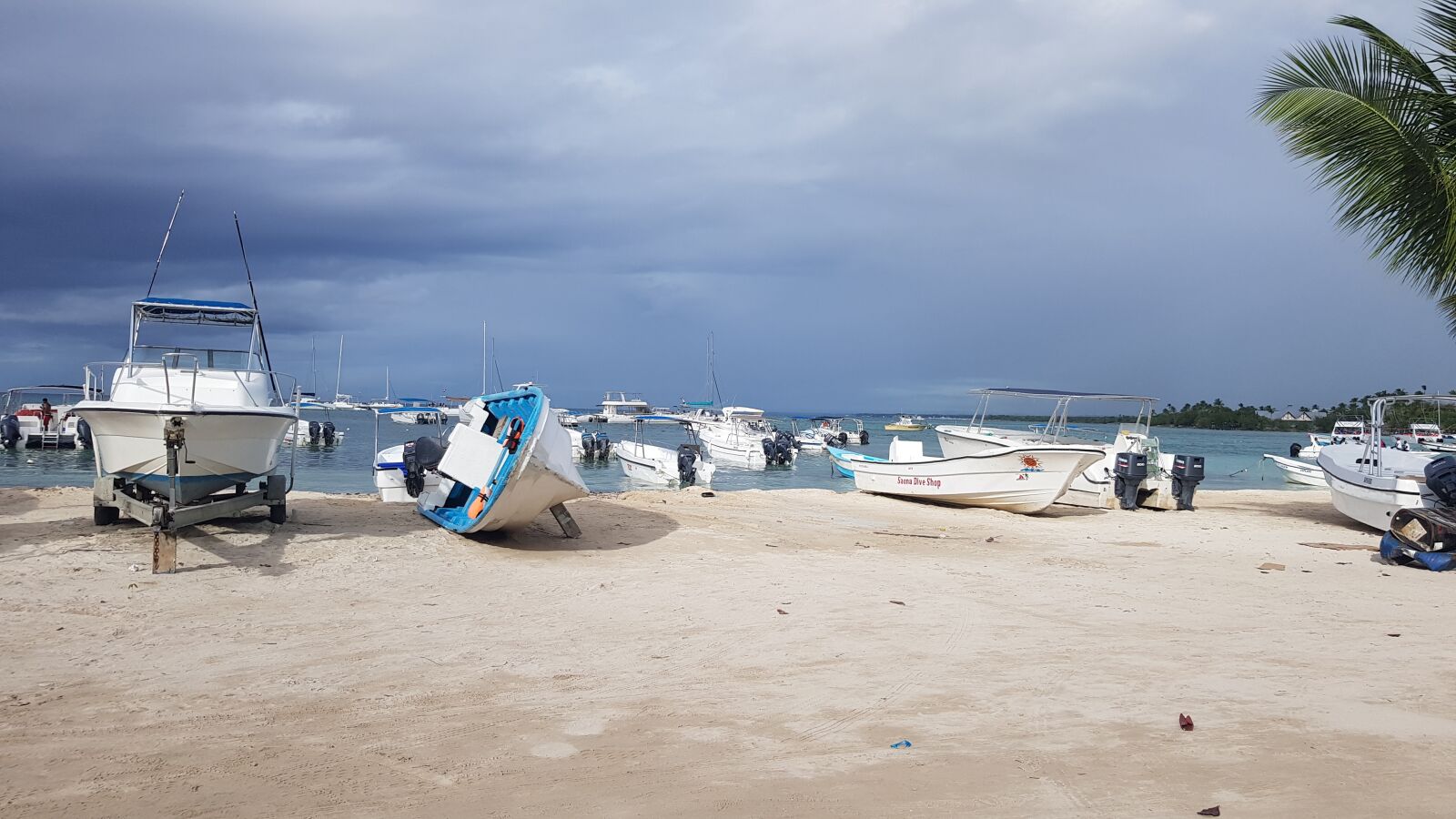 Samsung Galaxy S8 sample photo. Lost beach, sun, storm photography