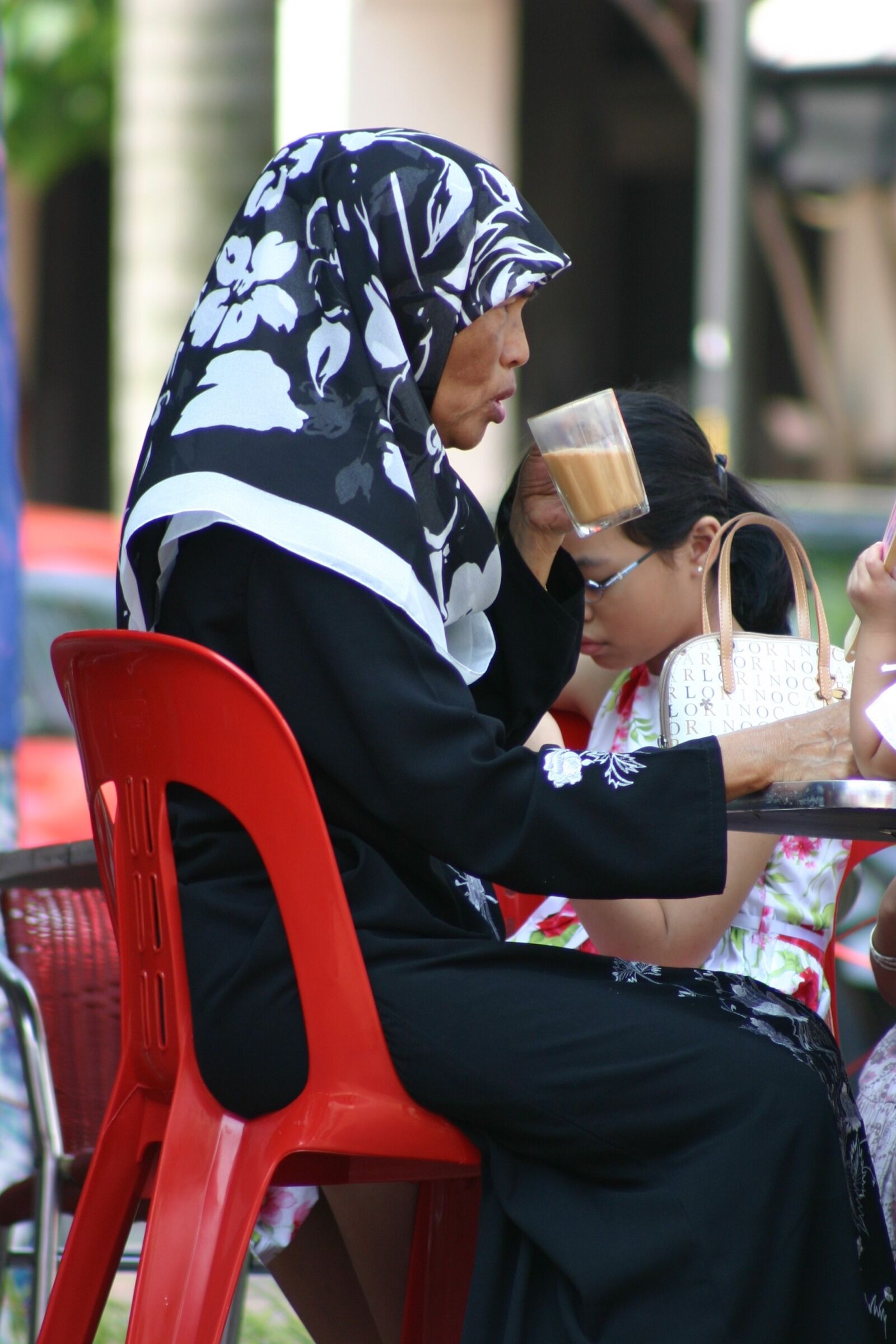 Canon EOS 300D (EOS Digital Rebel / EOS Kiss Digital) sample photo. Women, asia, elderly woman photography