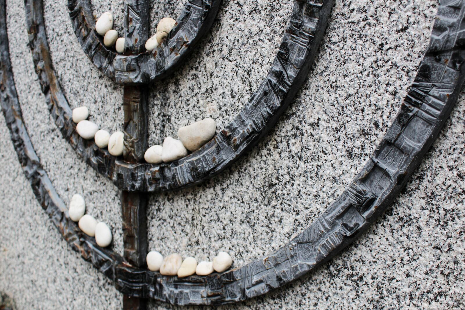 Canon EOS 1200D (EOS Rebel T5 / EOS Kiss X70 / EOS Hi) sample photo. Memorial, stones, stone photography