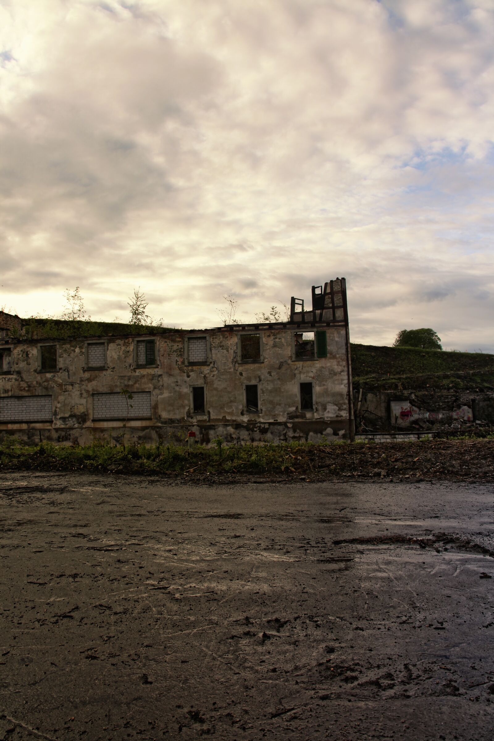 Canon EOS 5D Mark II sample photo. Spinning, decay, old building photography